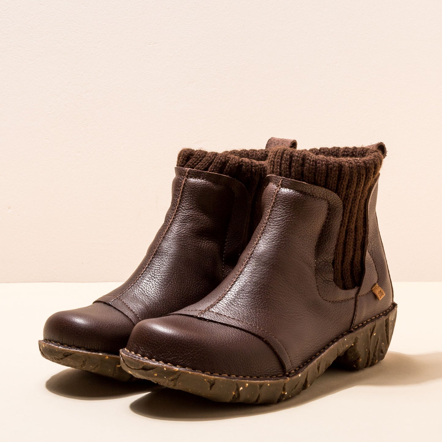 gid://shopify/Product/15700297220428_2