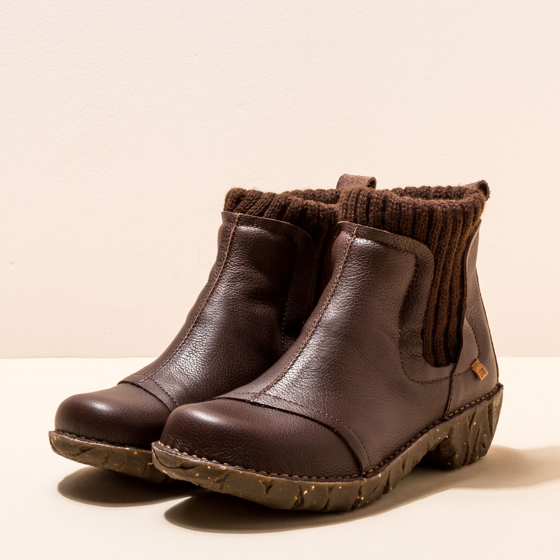 gid://shopify/Product/15700297220428_2
