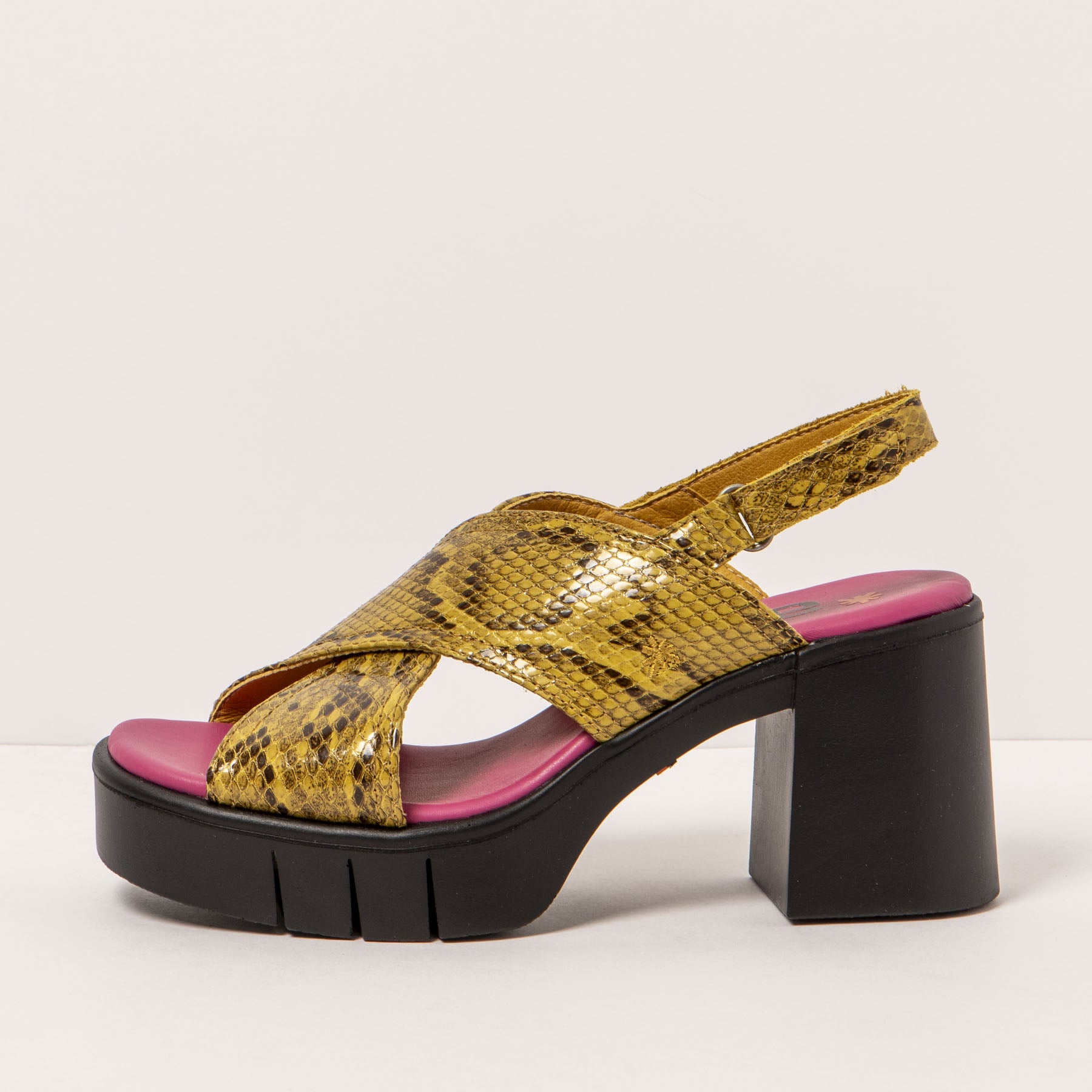 gid://shopify/Product/15693569589580_1