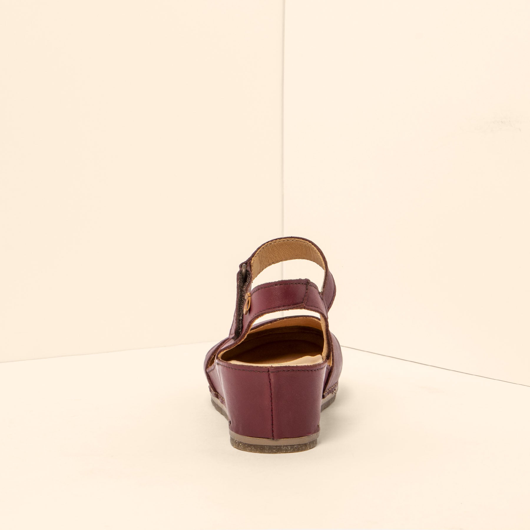 gid://shopify/Product/15700564443468_5