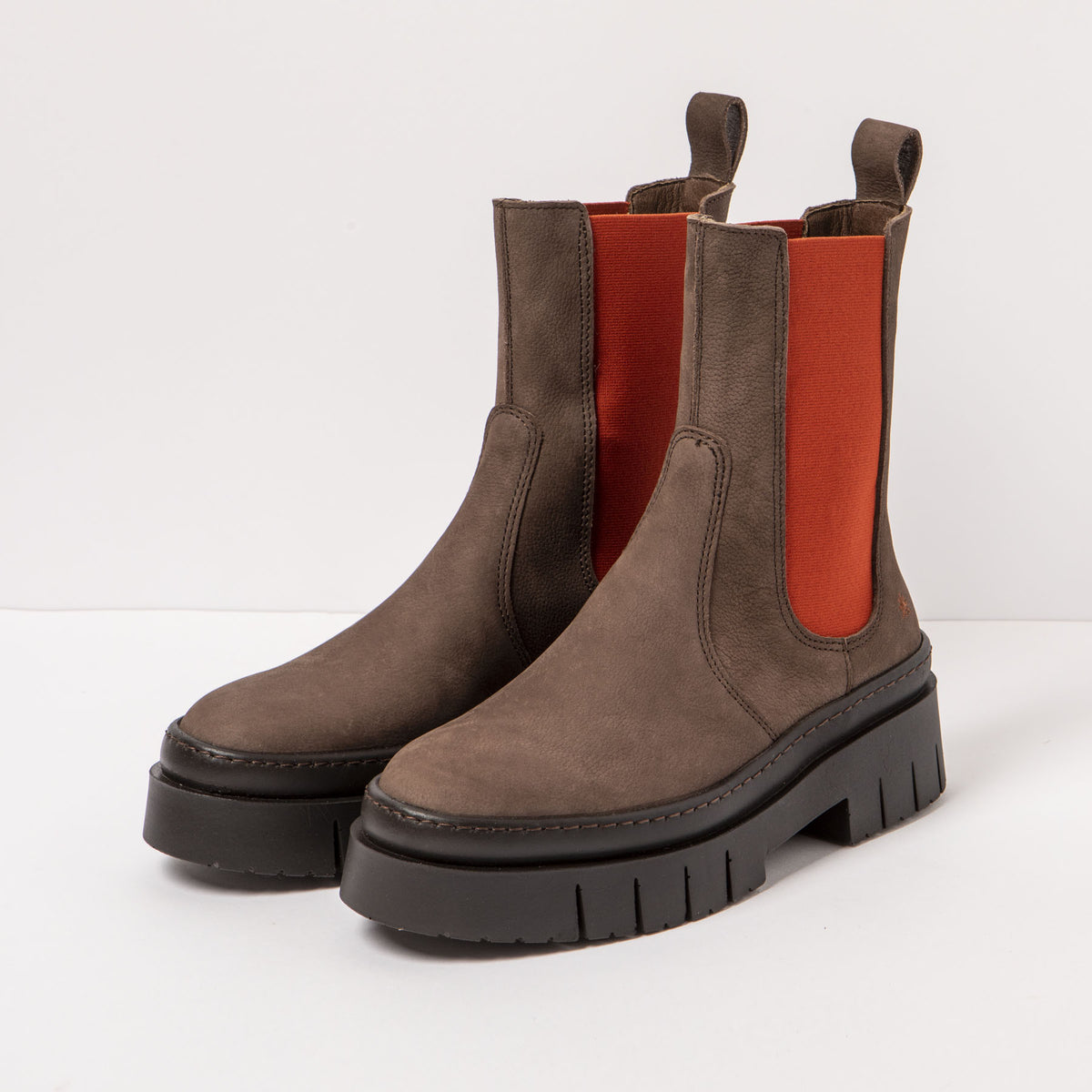 gid://shopify/Product/16171652088140_5