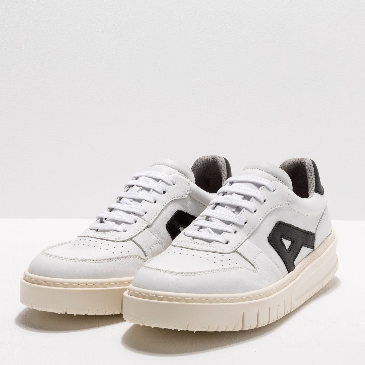 gid://shopify/Product/16171459477836_5