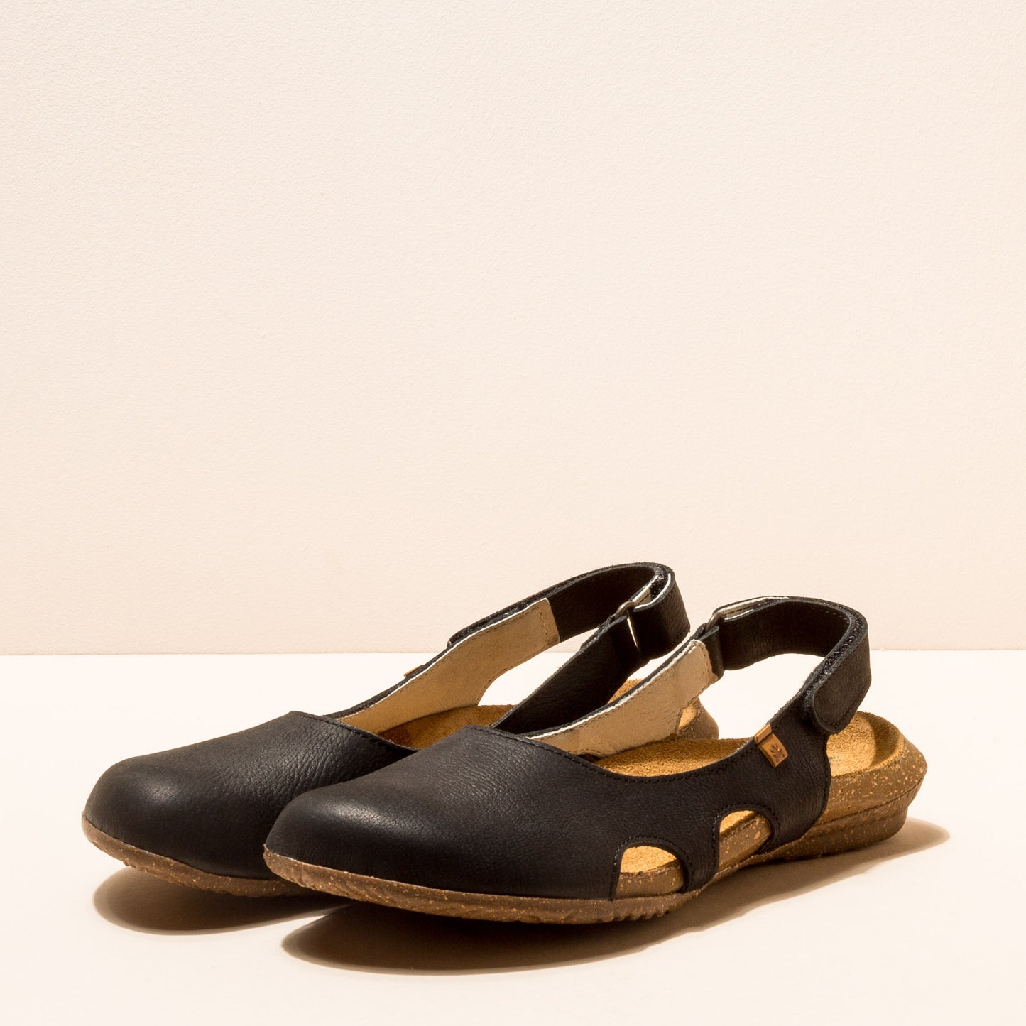 gid://shopify/Product/15700236861772_5
