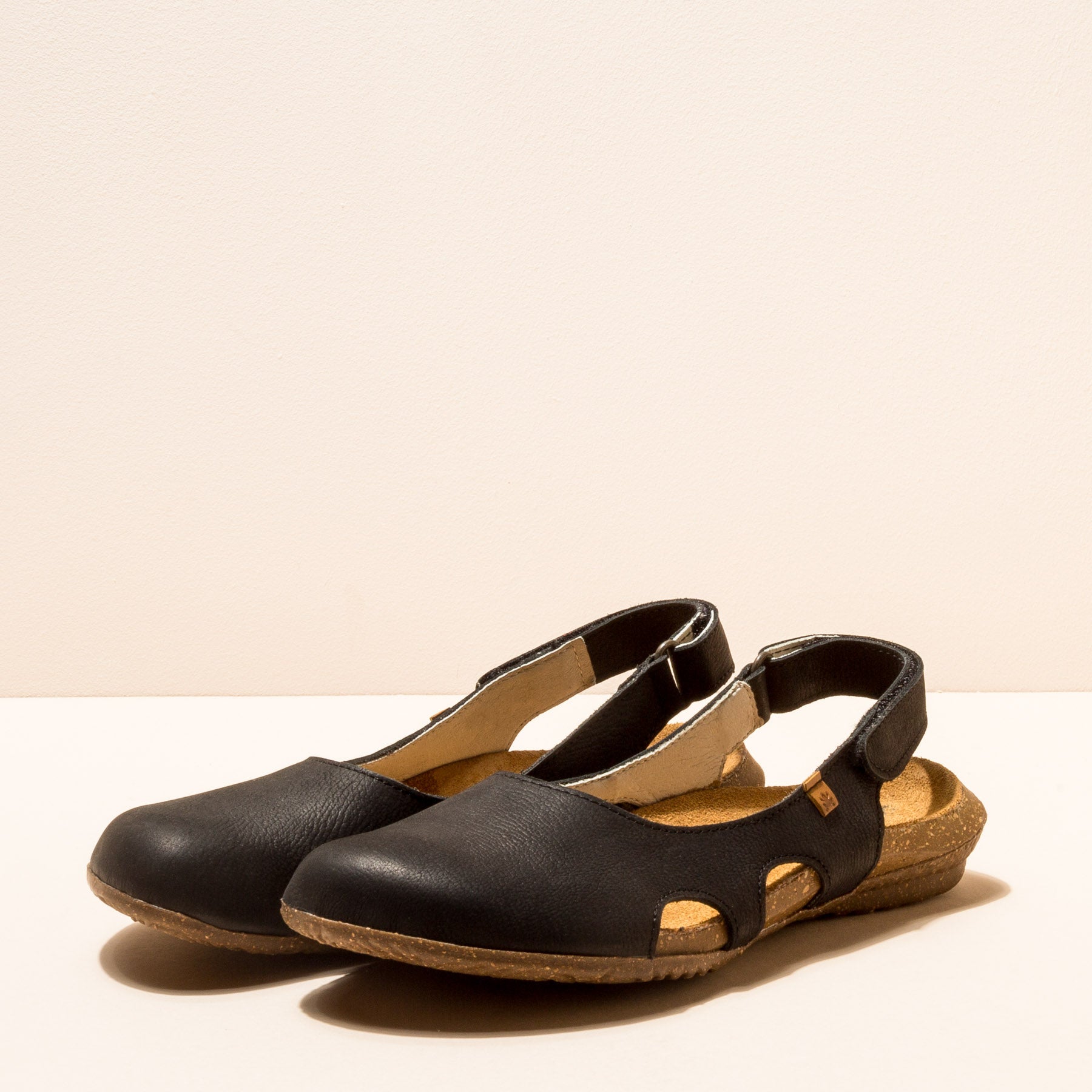 gid://shopify/Product/15700236861772_5