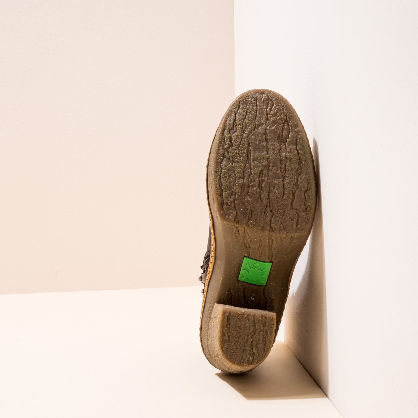 gid://shopify/Product/15699913048396_4