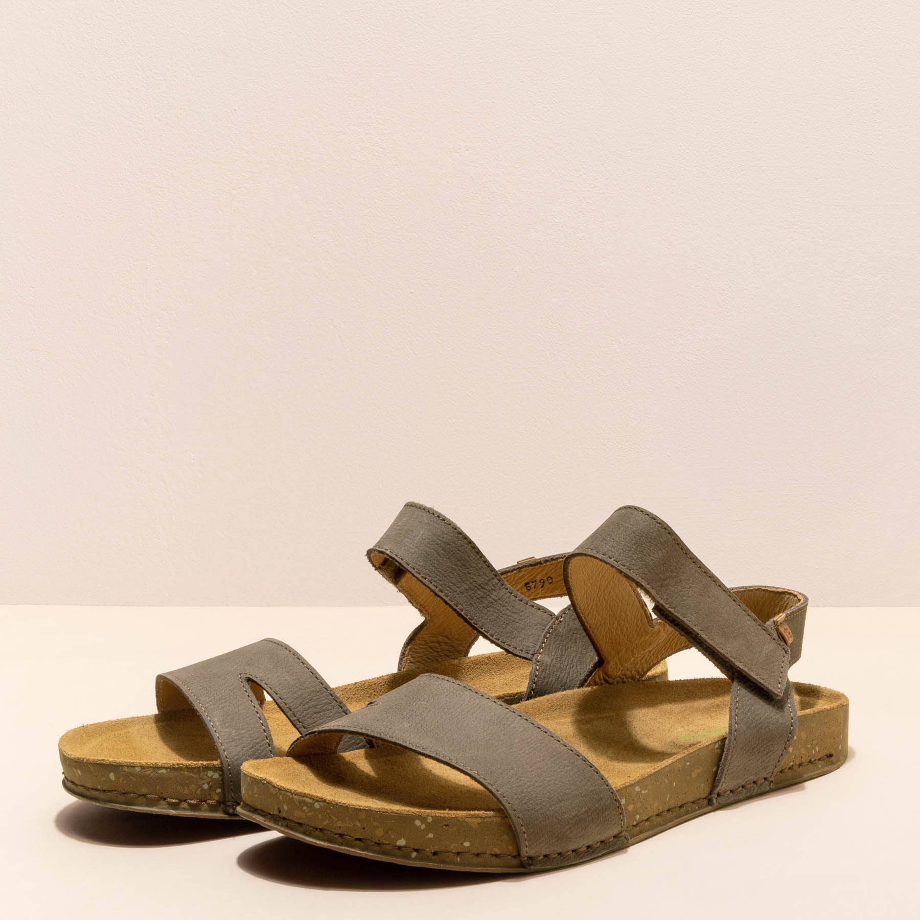 gid://shopify/Product/15700059128140_5