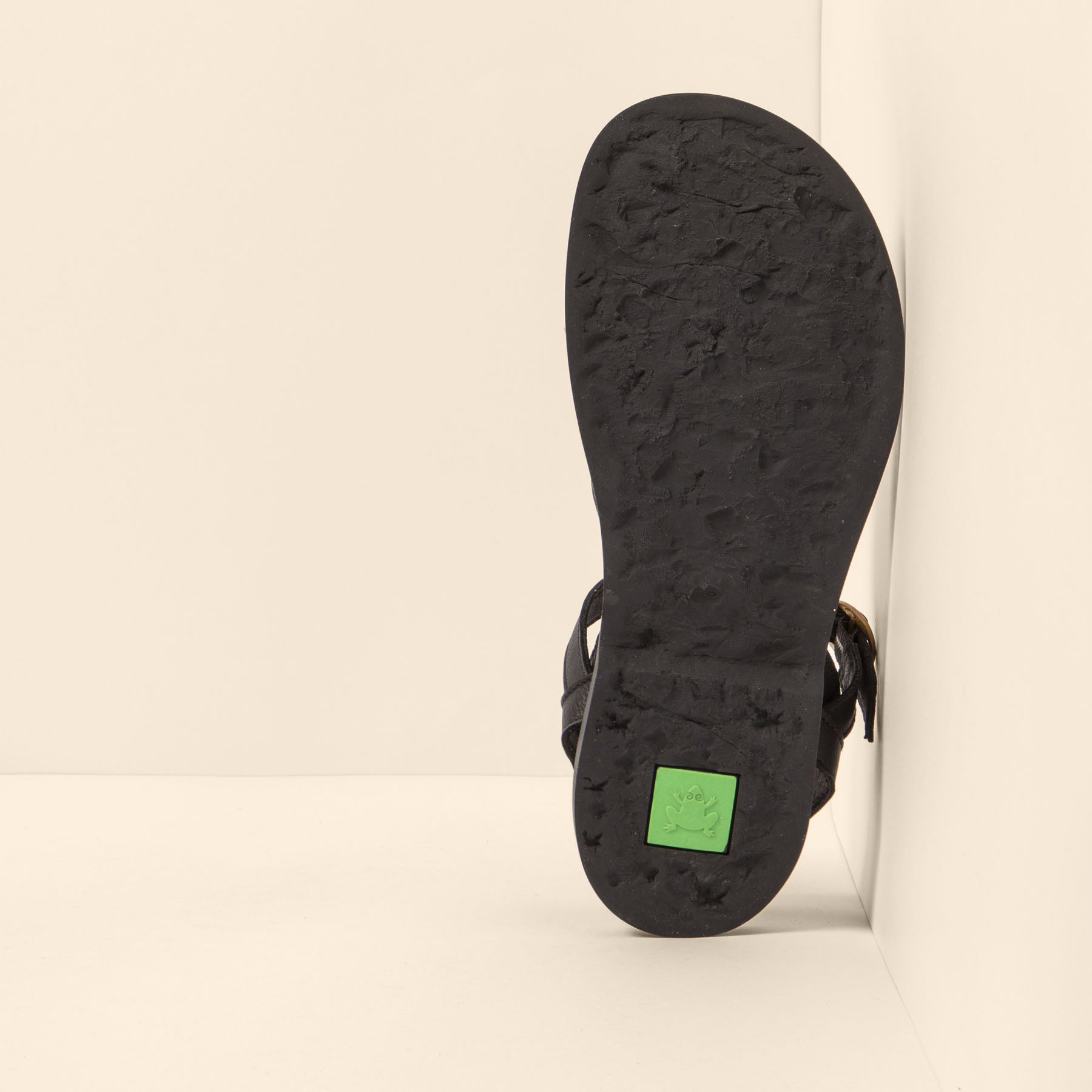 gid://shopify/Product/15700597932364_3