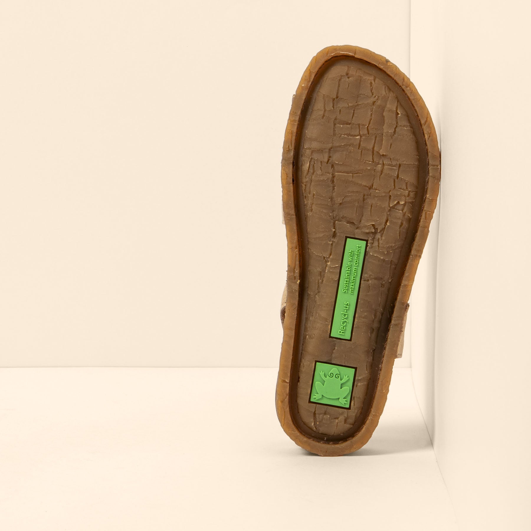 gid://shopify/Product/15700523549004_3