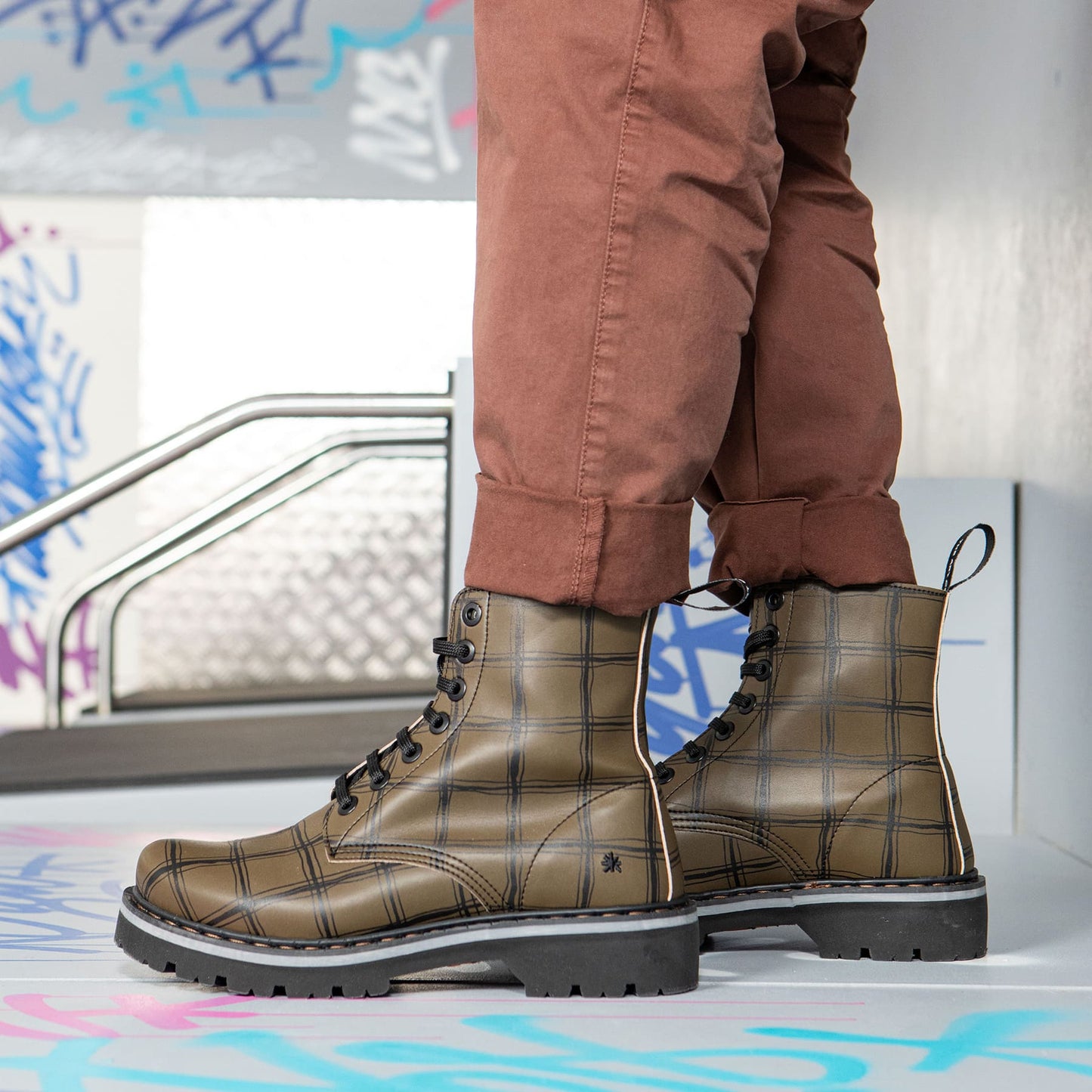 gid://shopify/Product/15785684762956_9