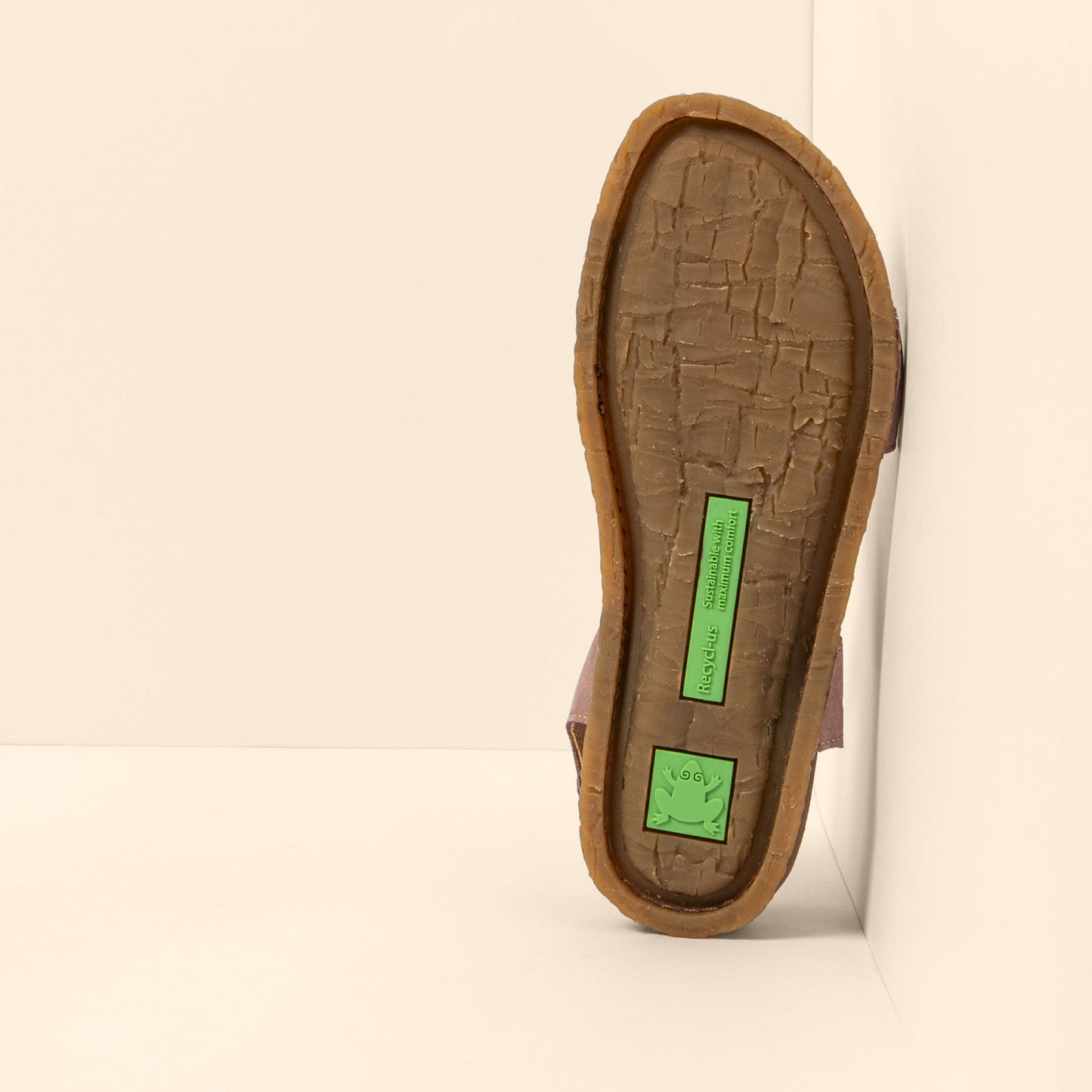 gid://shopify/Product/15700515357004_3