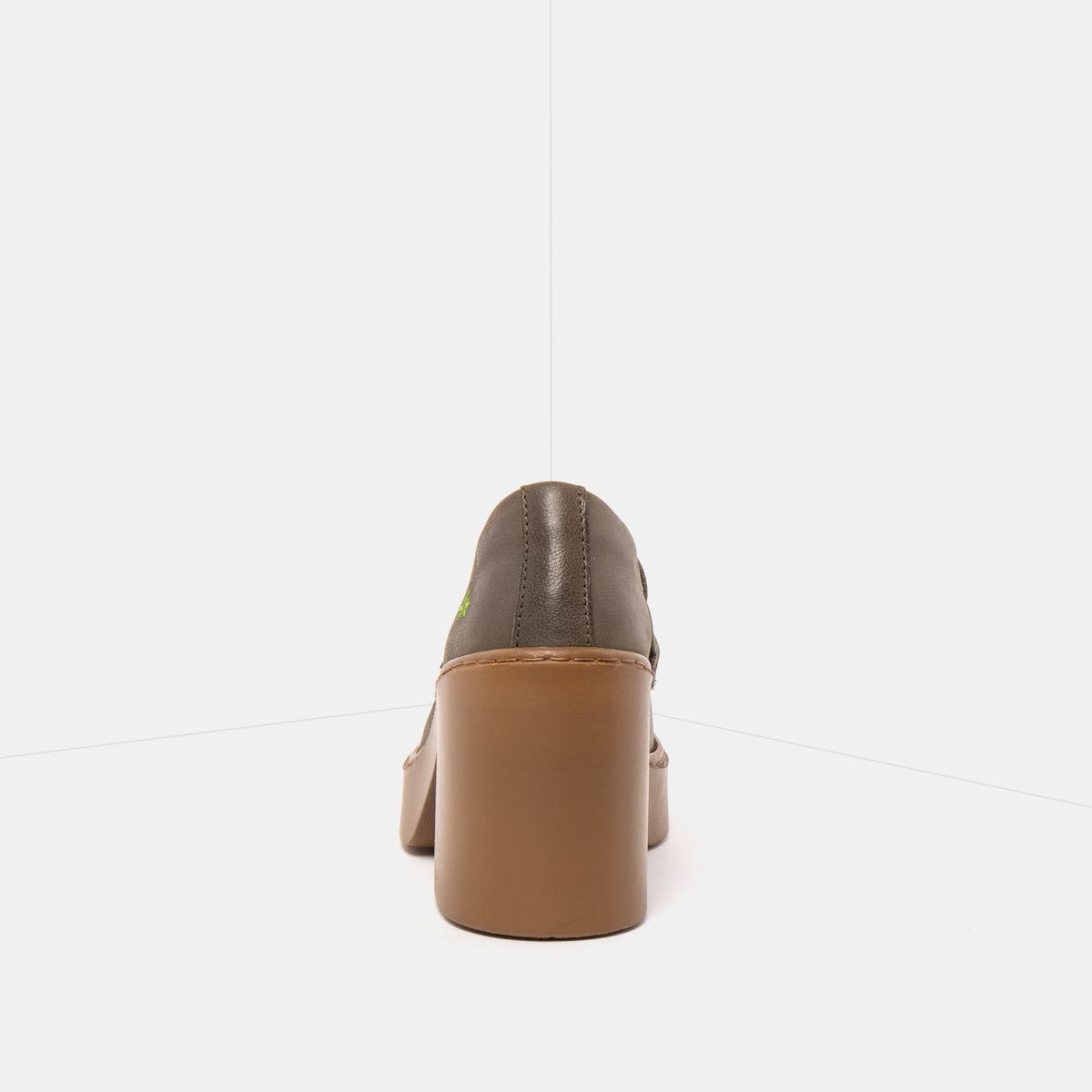 gid://shopify/Product/16173017760076_5