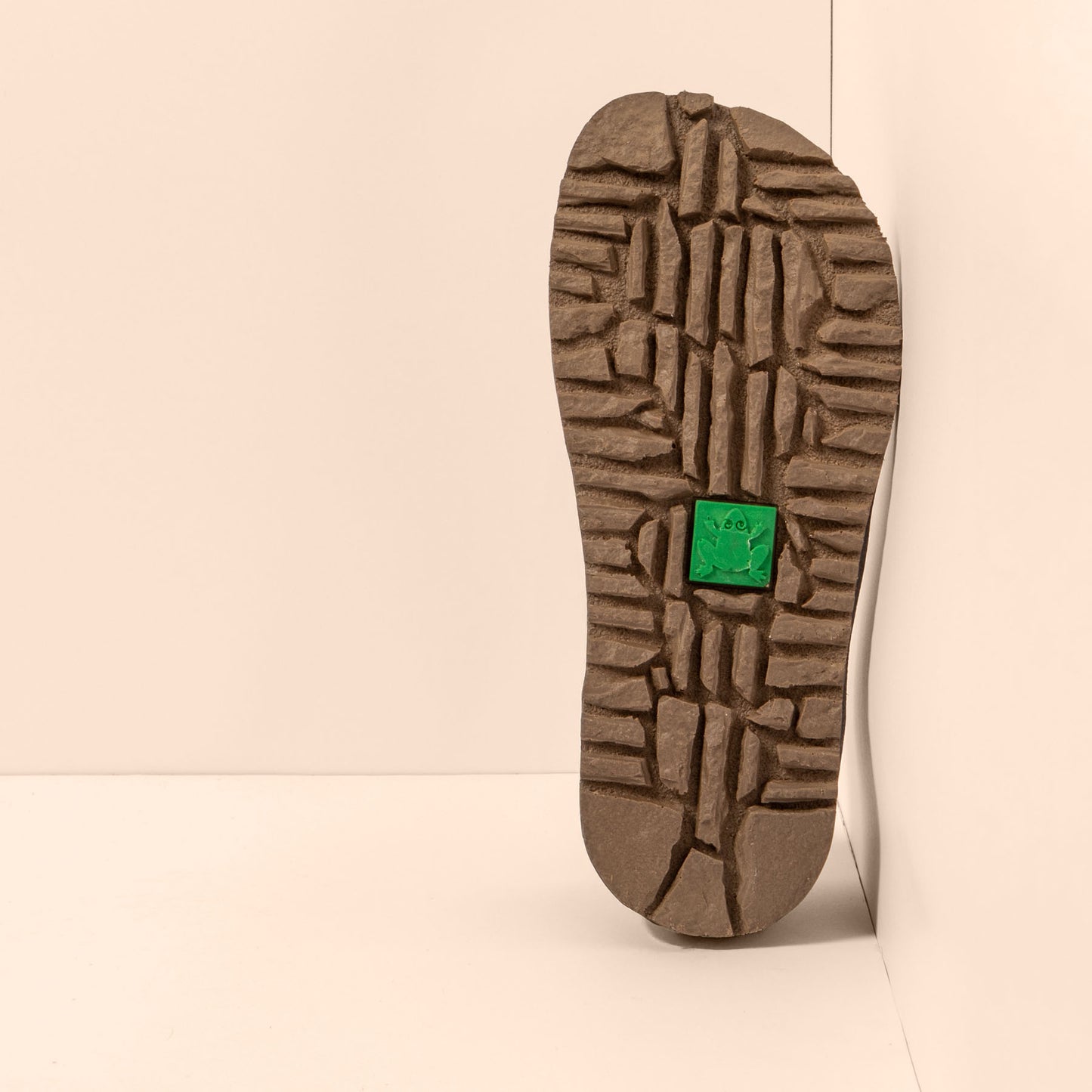 gid://shopify/Product/15700758102348_3