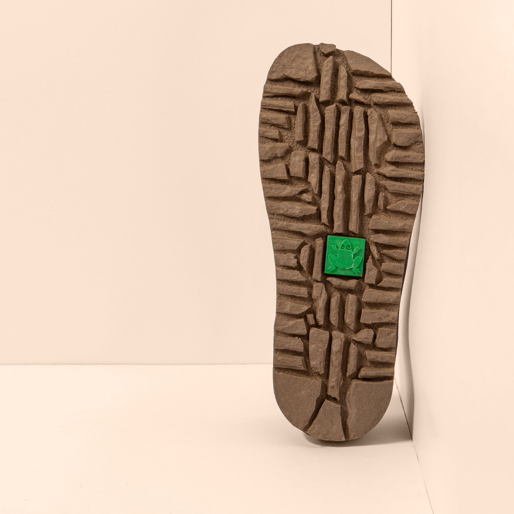 gid://shopify/Product/15700758102348_3