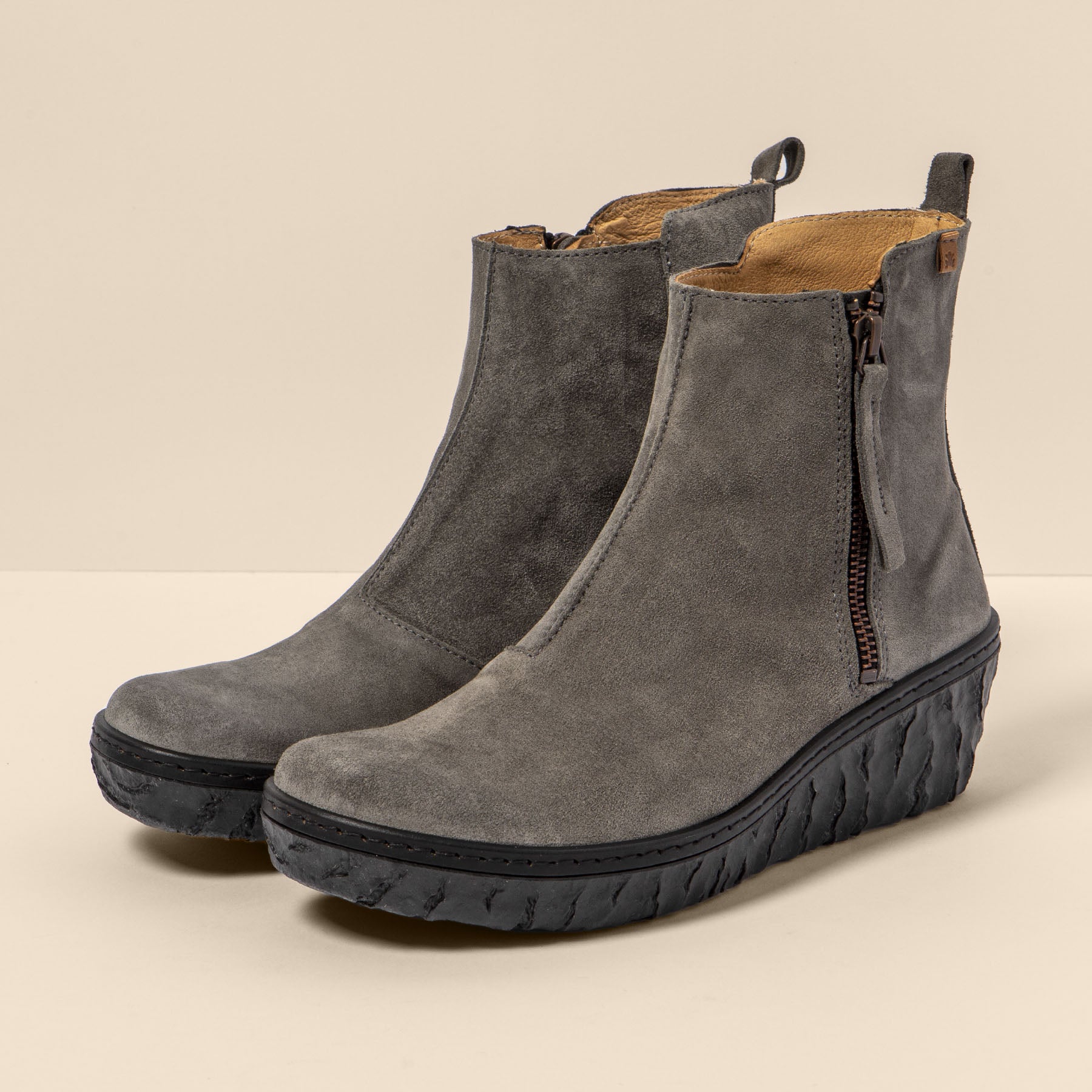 gid://shopify/Product/15699911180620_5