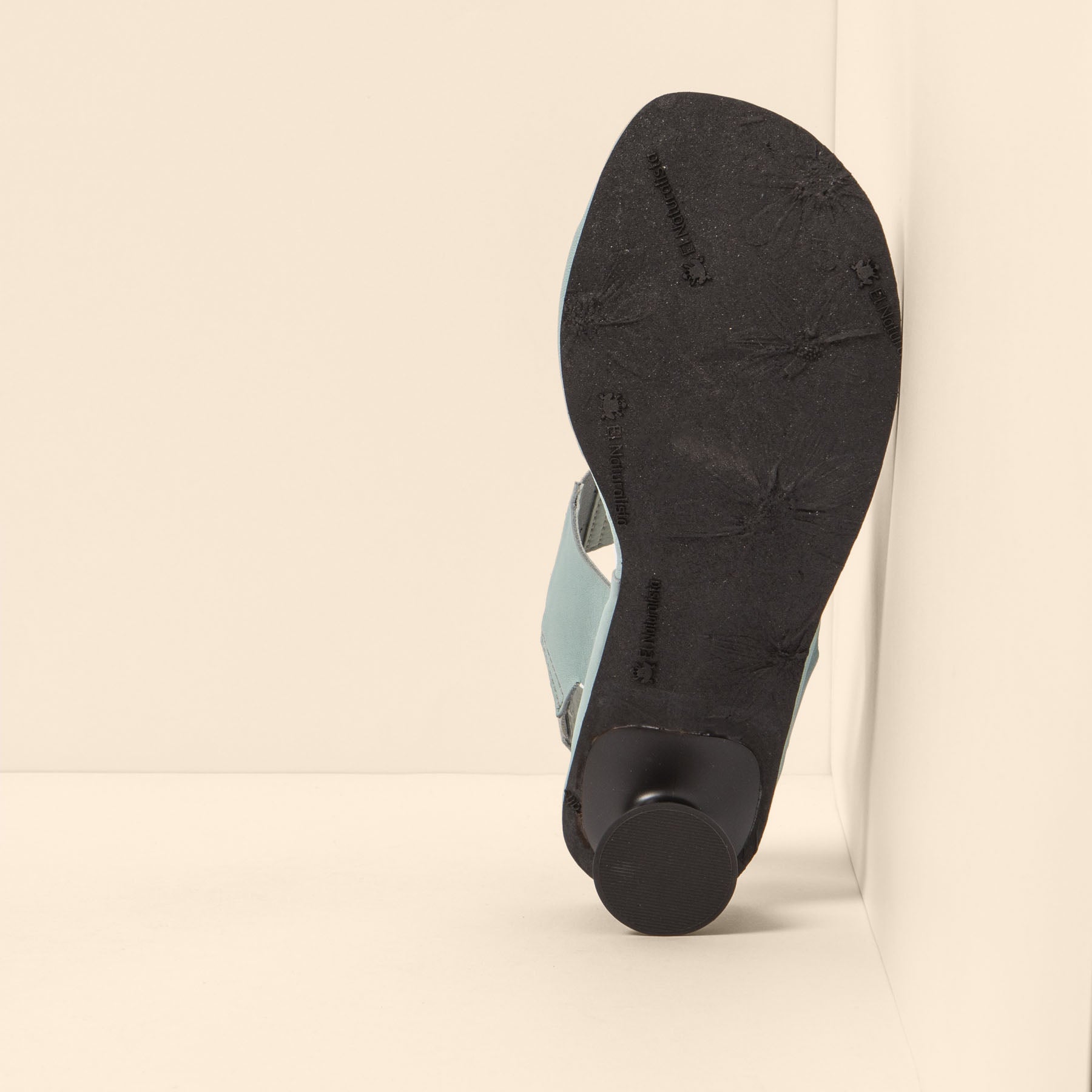 gid://shopify/Product/15700747125068_6