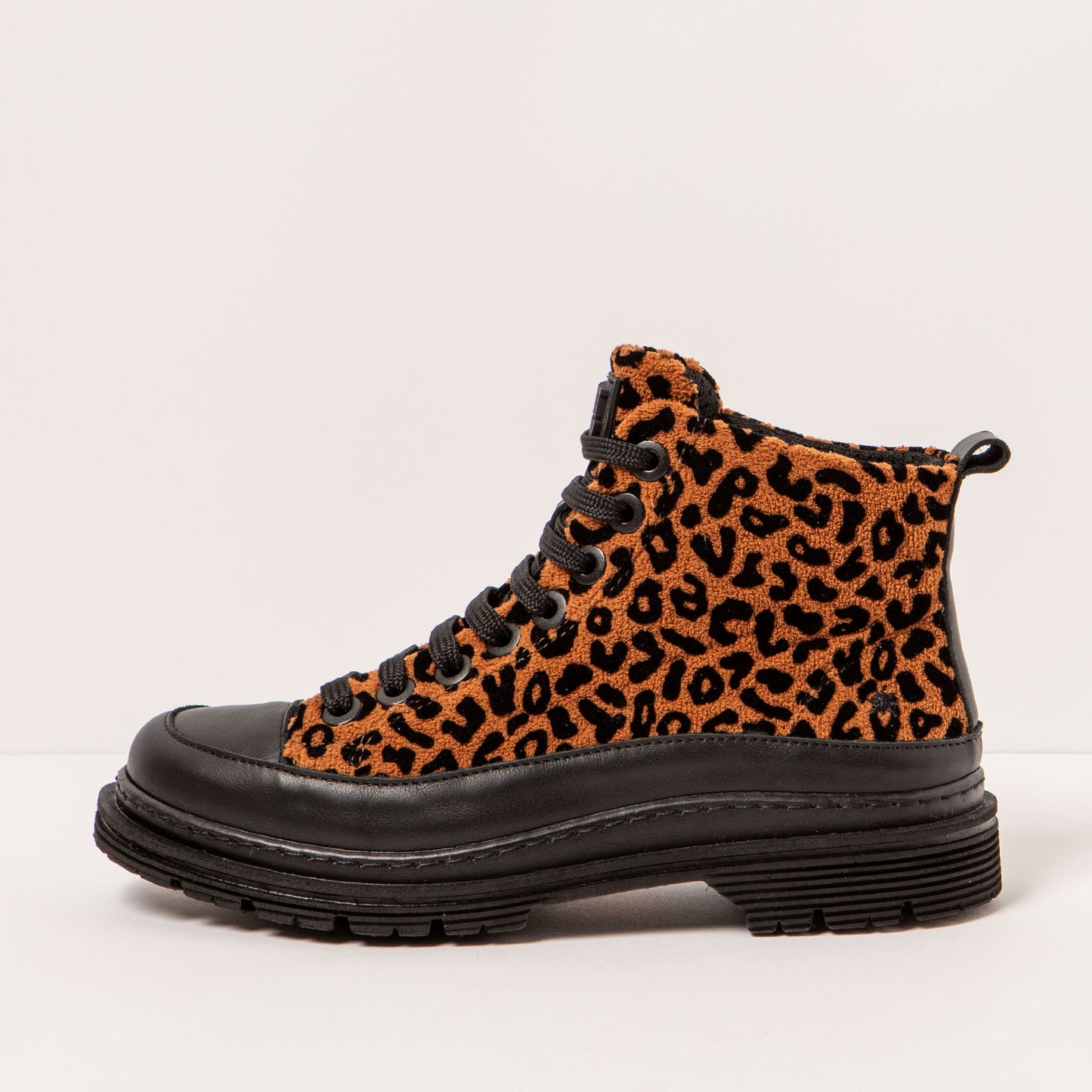 gid://shopify/Product/15694316142924_1