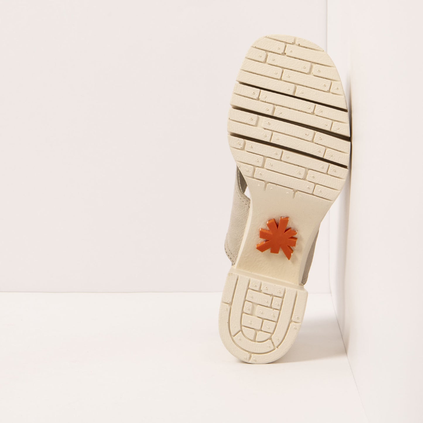 gid://shopify/Product/15693558546764_3