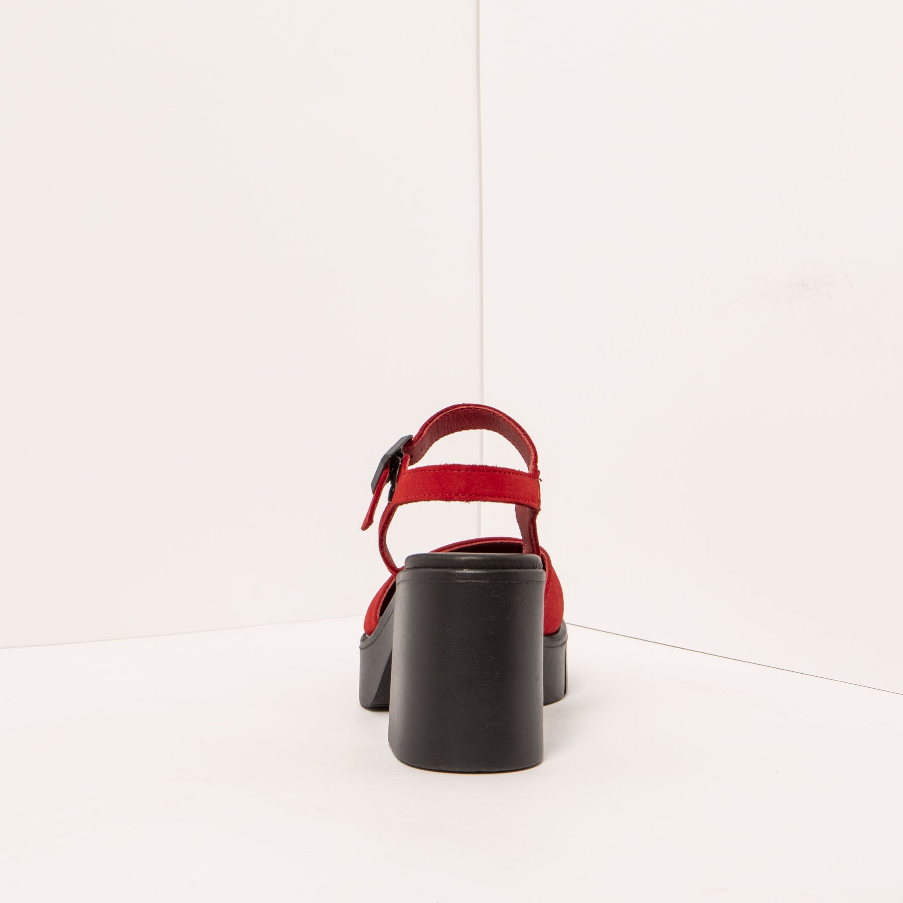 gid://shopify/Product/15693576798540_5