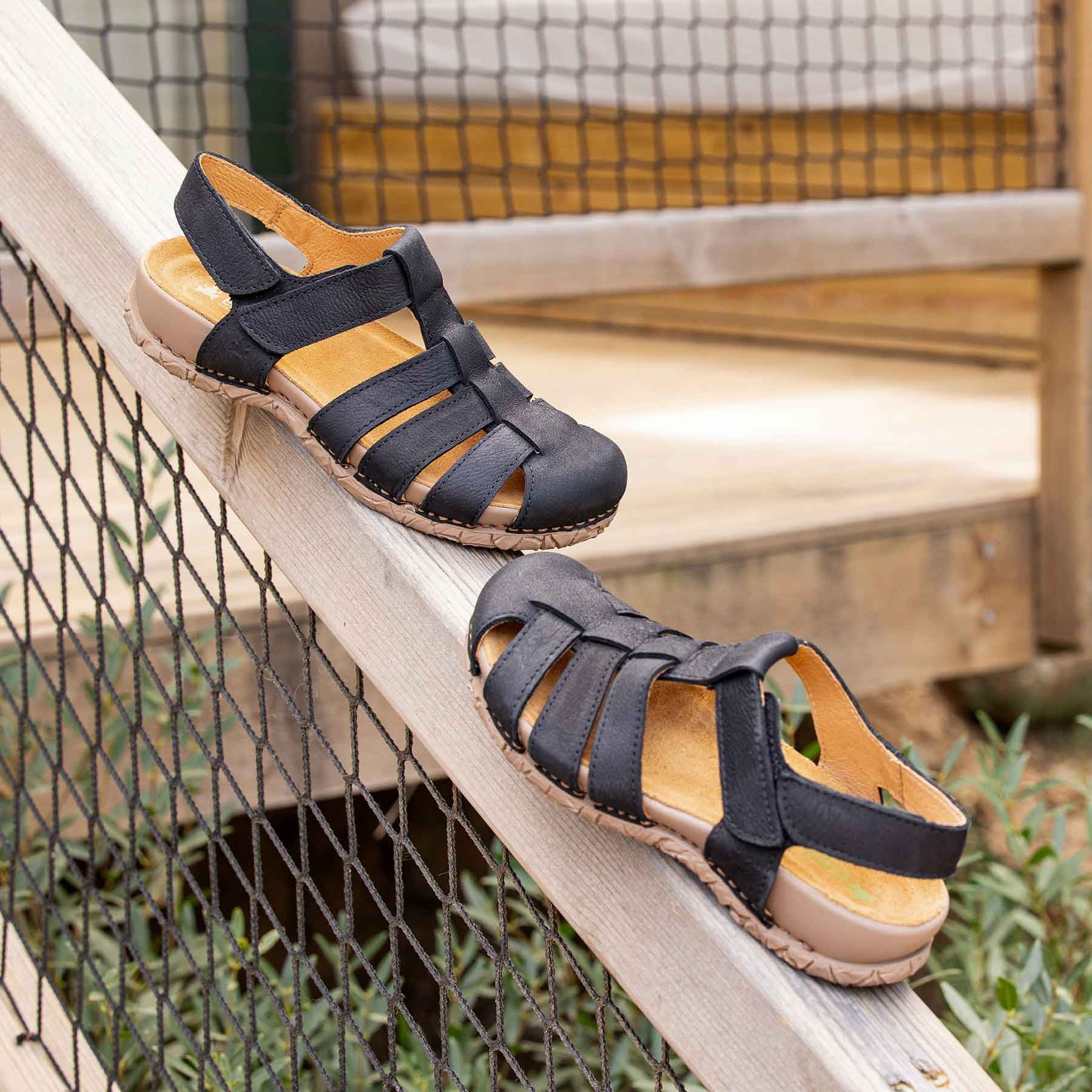 gid://shopify/Product/15700576567628_7