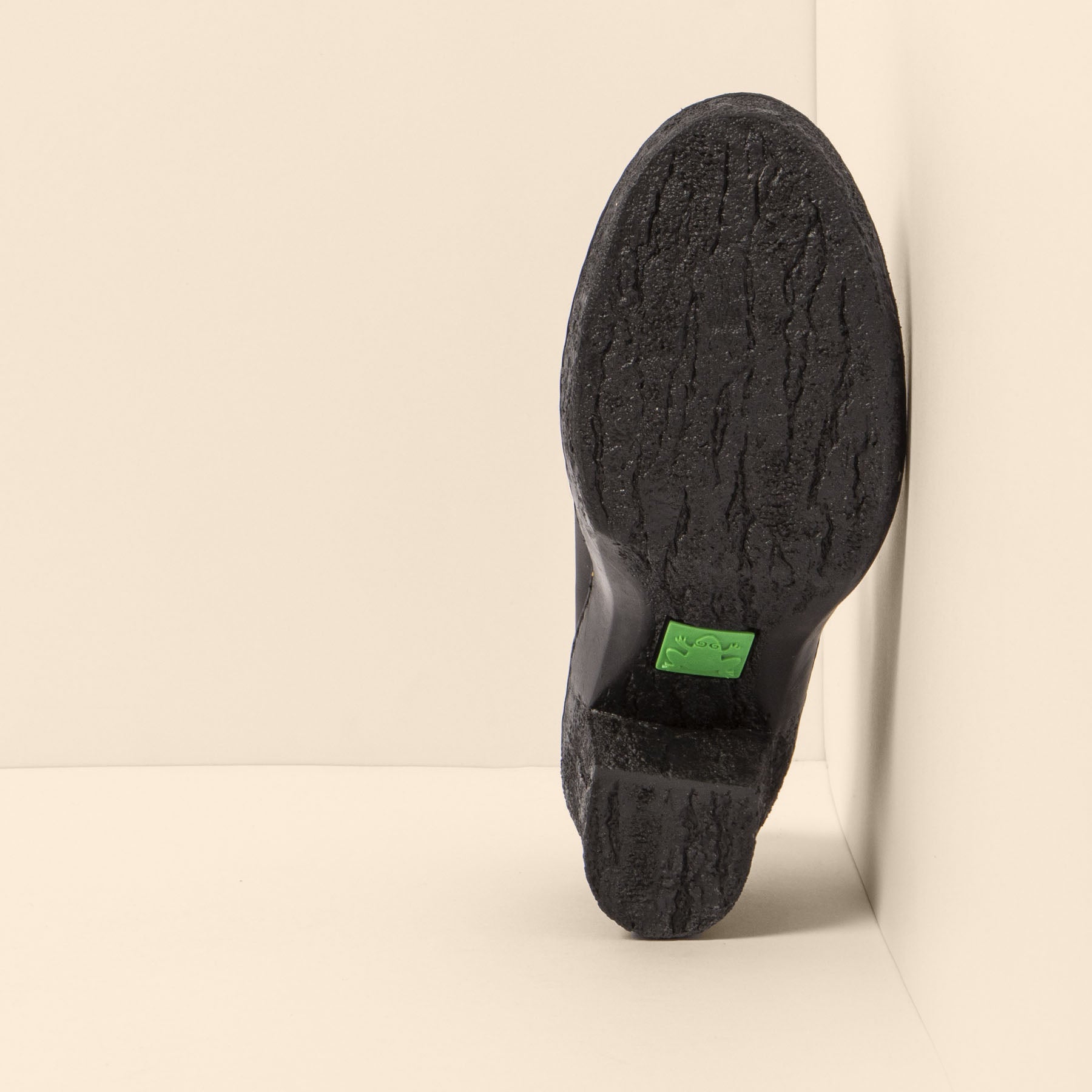 gid://shopify/Product/15699967410508_3