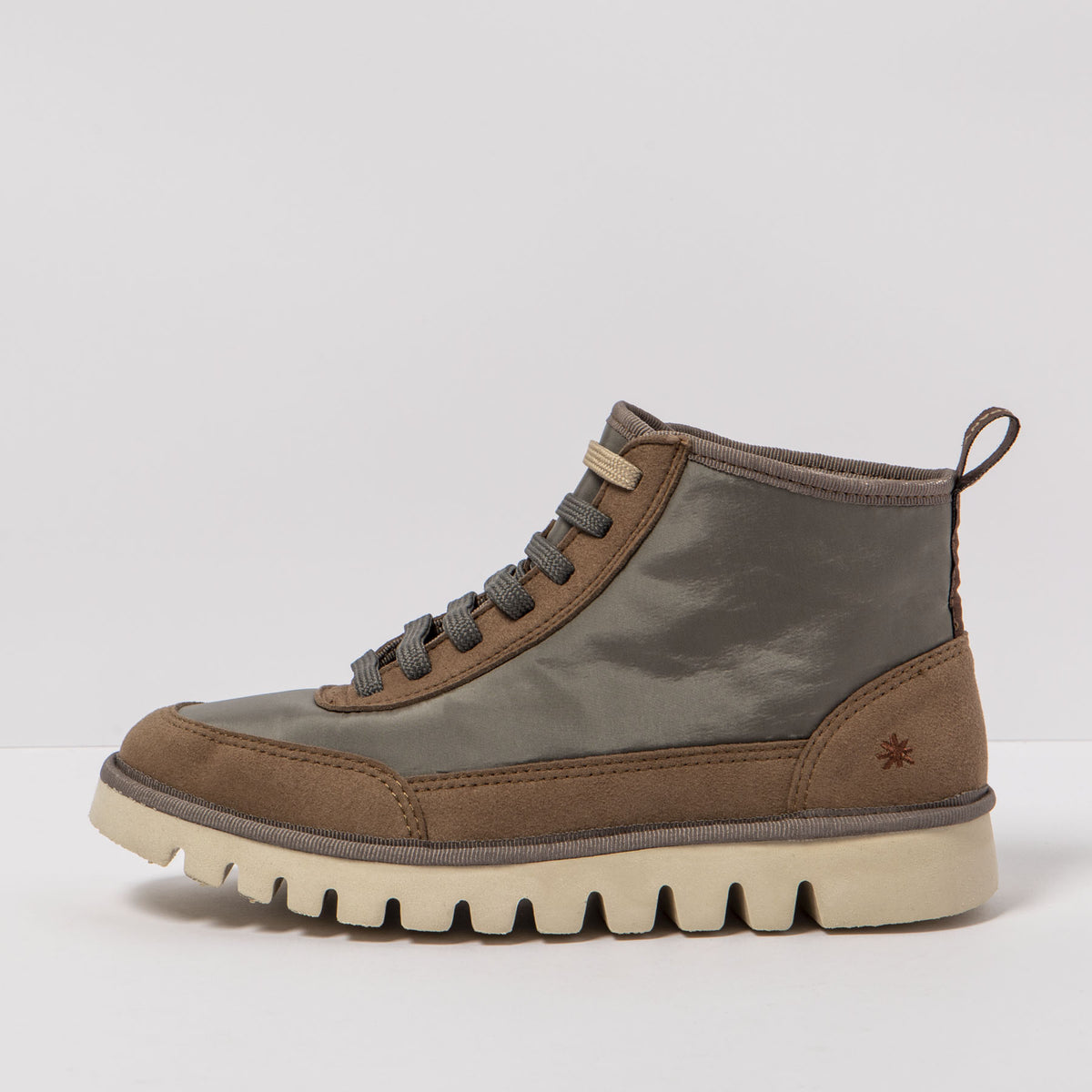 gid://shopify/Product/16171349311820_1