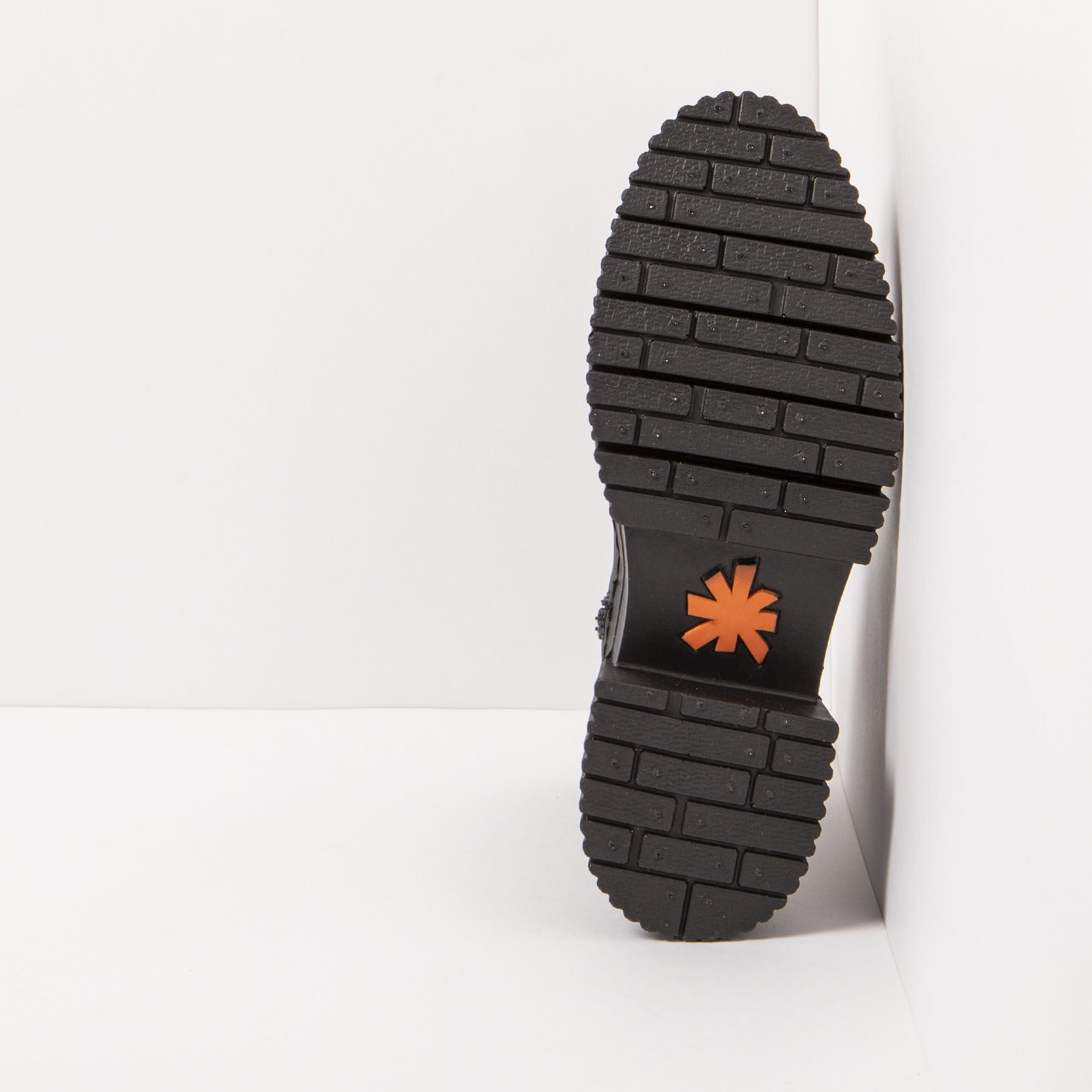 gid://shopify/Product/15785705603404_6