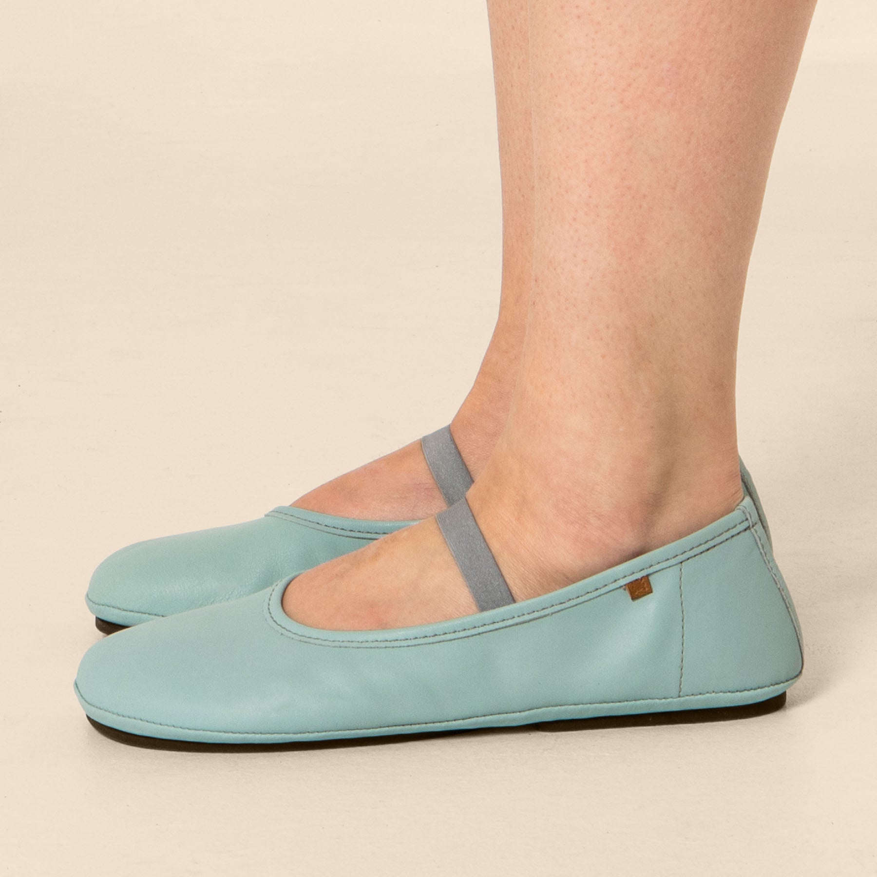 gid://shopify/Product/15700542128460_4
