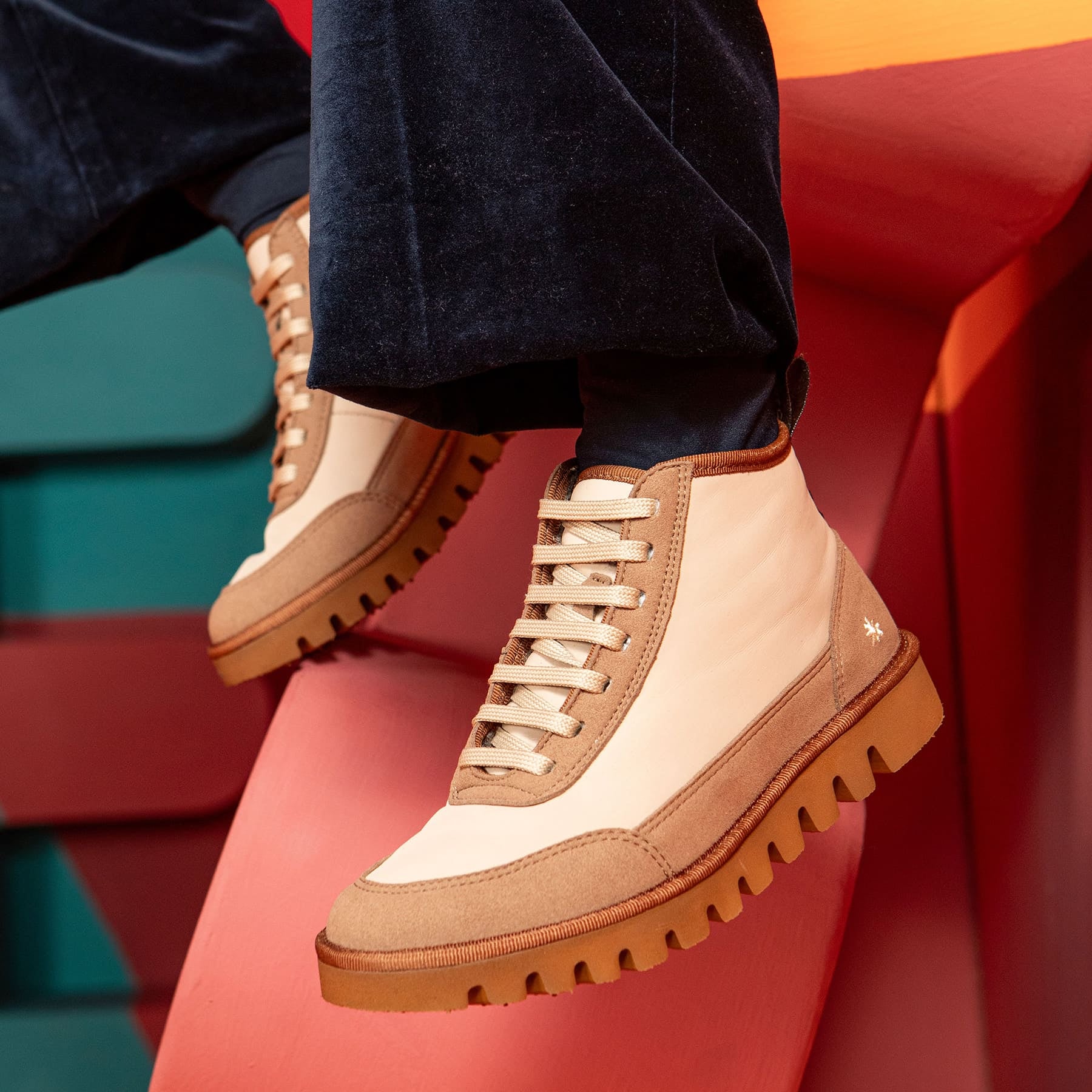 gid://shopify/Product/15694091354444_6