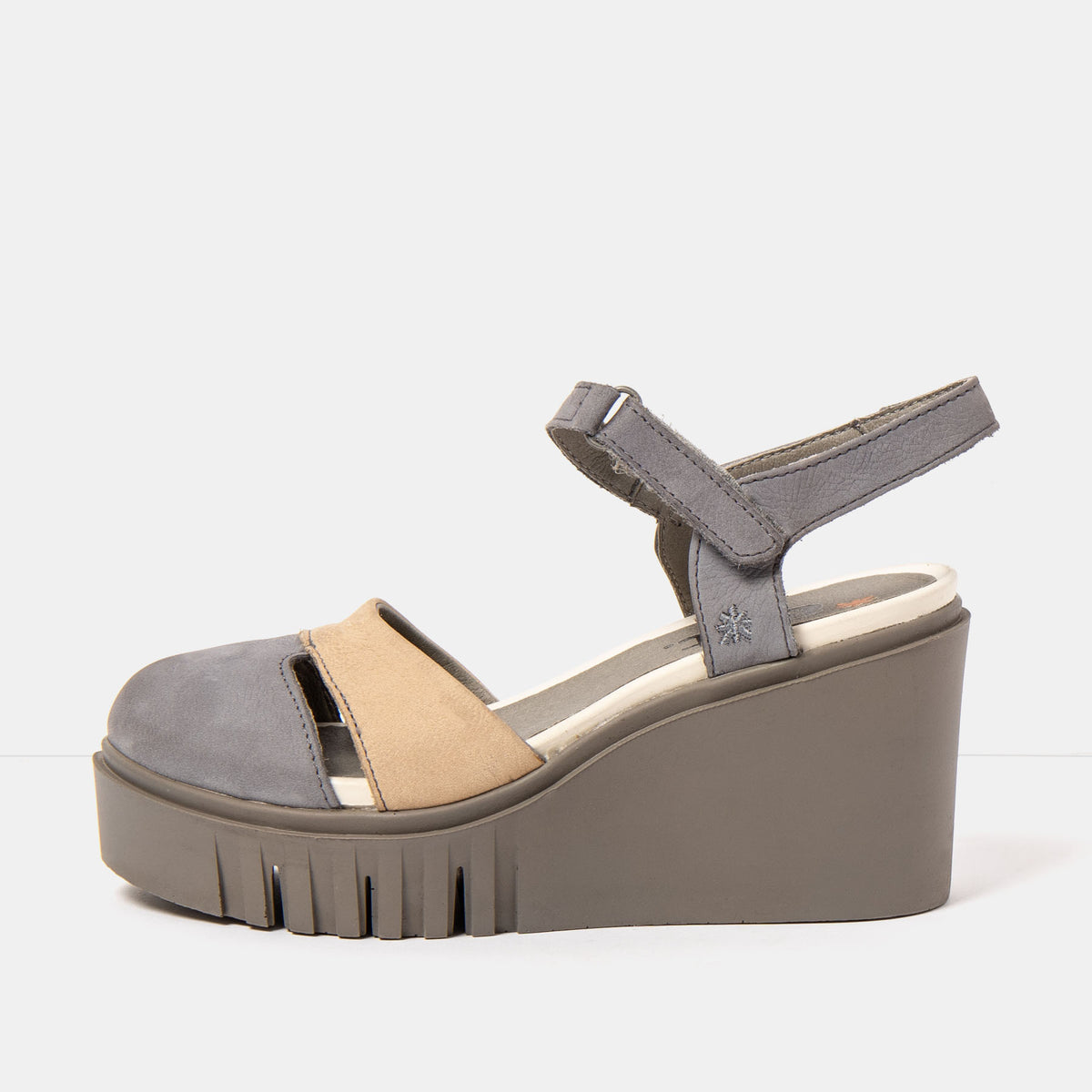 gid://shopify/Product/16173098598732_1