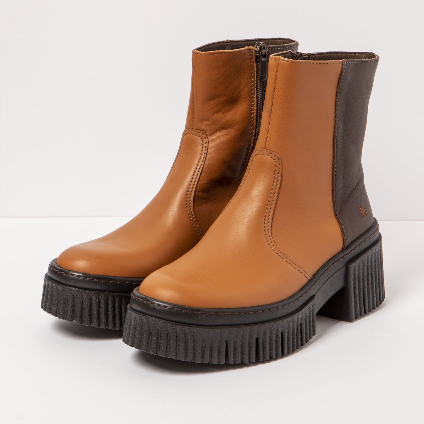 gid://shopify/Product/15785706619212_5