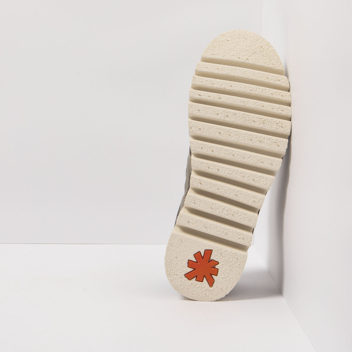 gid://shopify/Product/16171369333068_6