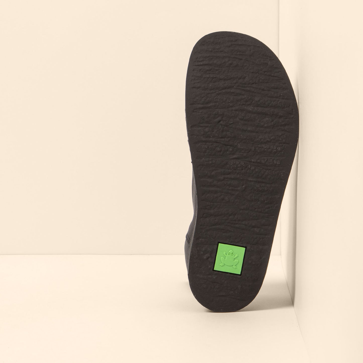 gid://shopify/Product/15700632568140_3