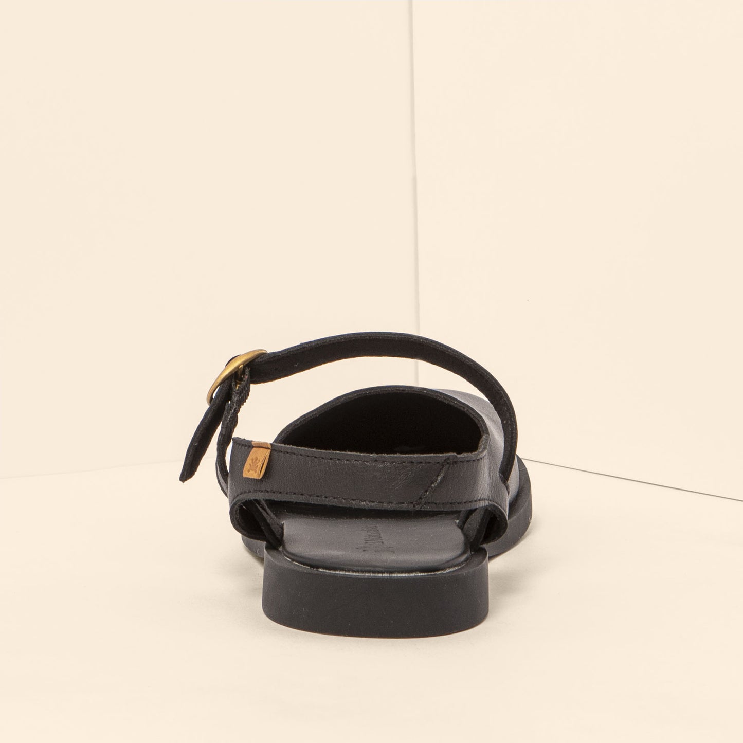 gid://shopify/Product/15700597932364_5