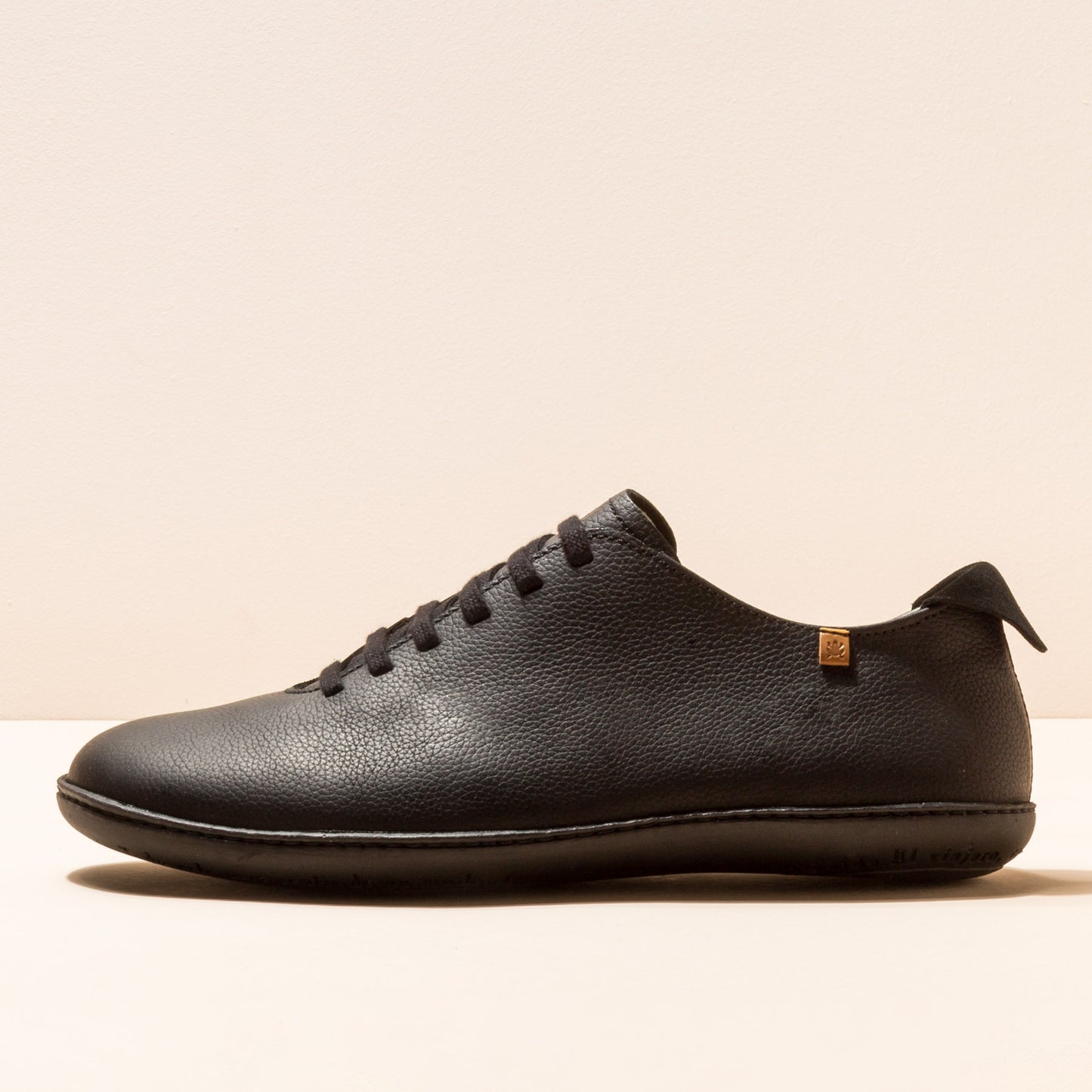 gid://shopify/Product/15700228571468_1