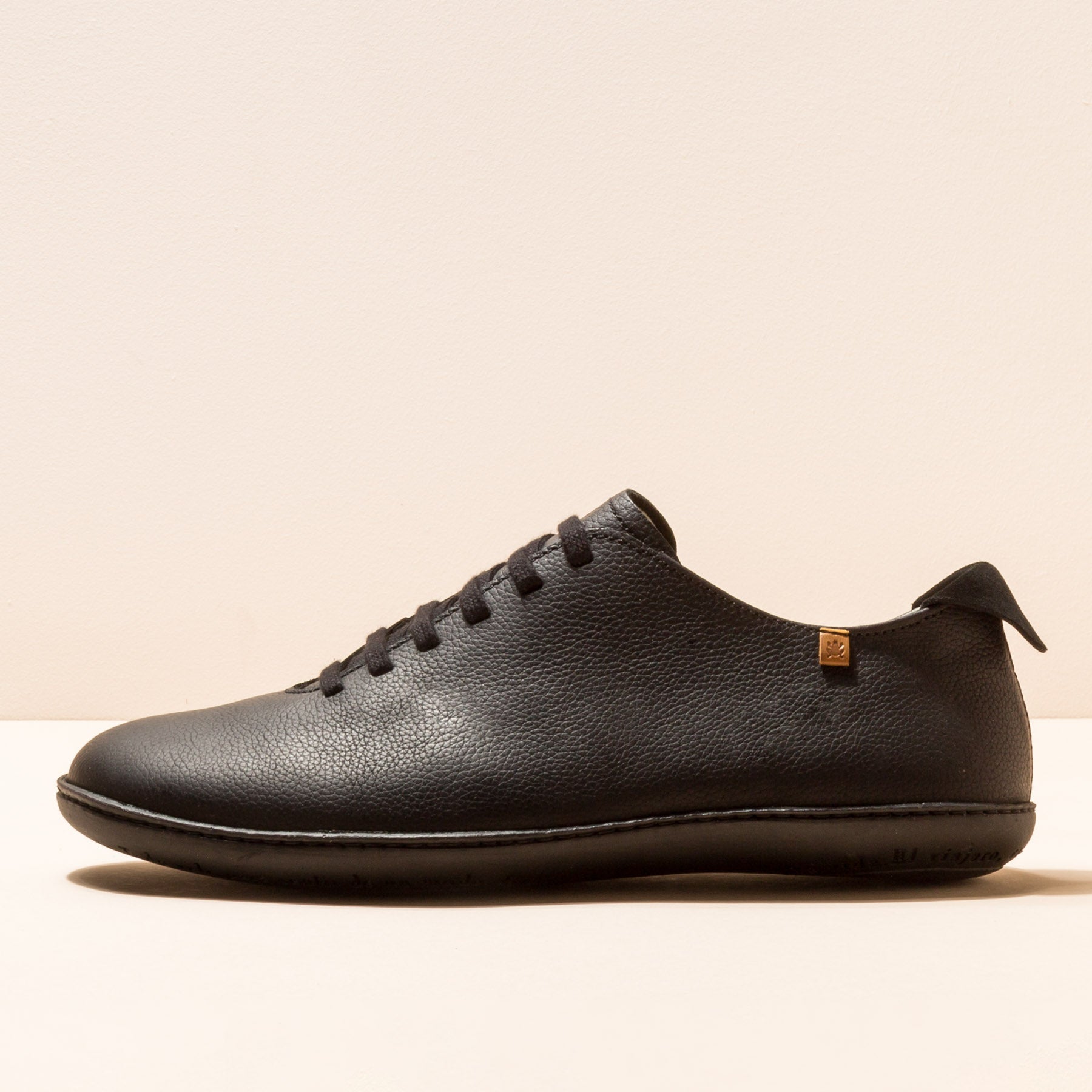 gid://shopify/Product/15700228571468_1