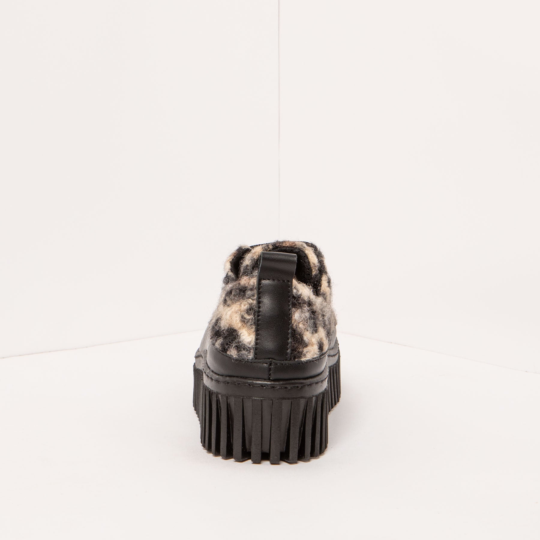 gid://shopify/Product/15694042333516_5