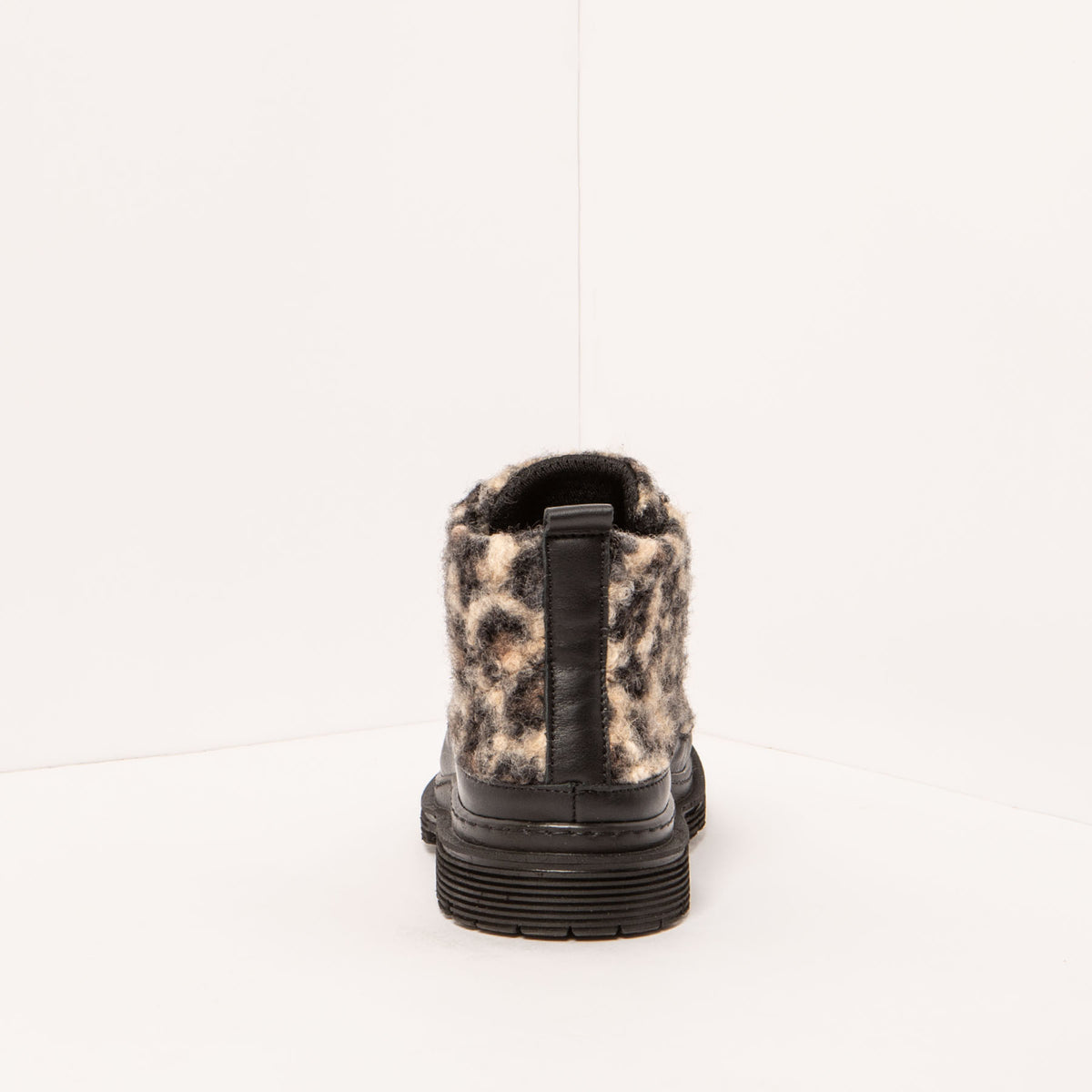 gid://shopify/Product/16172728385868_5