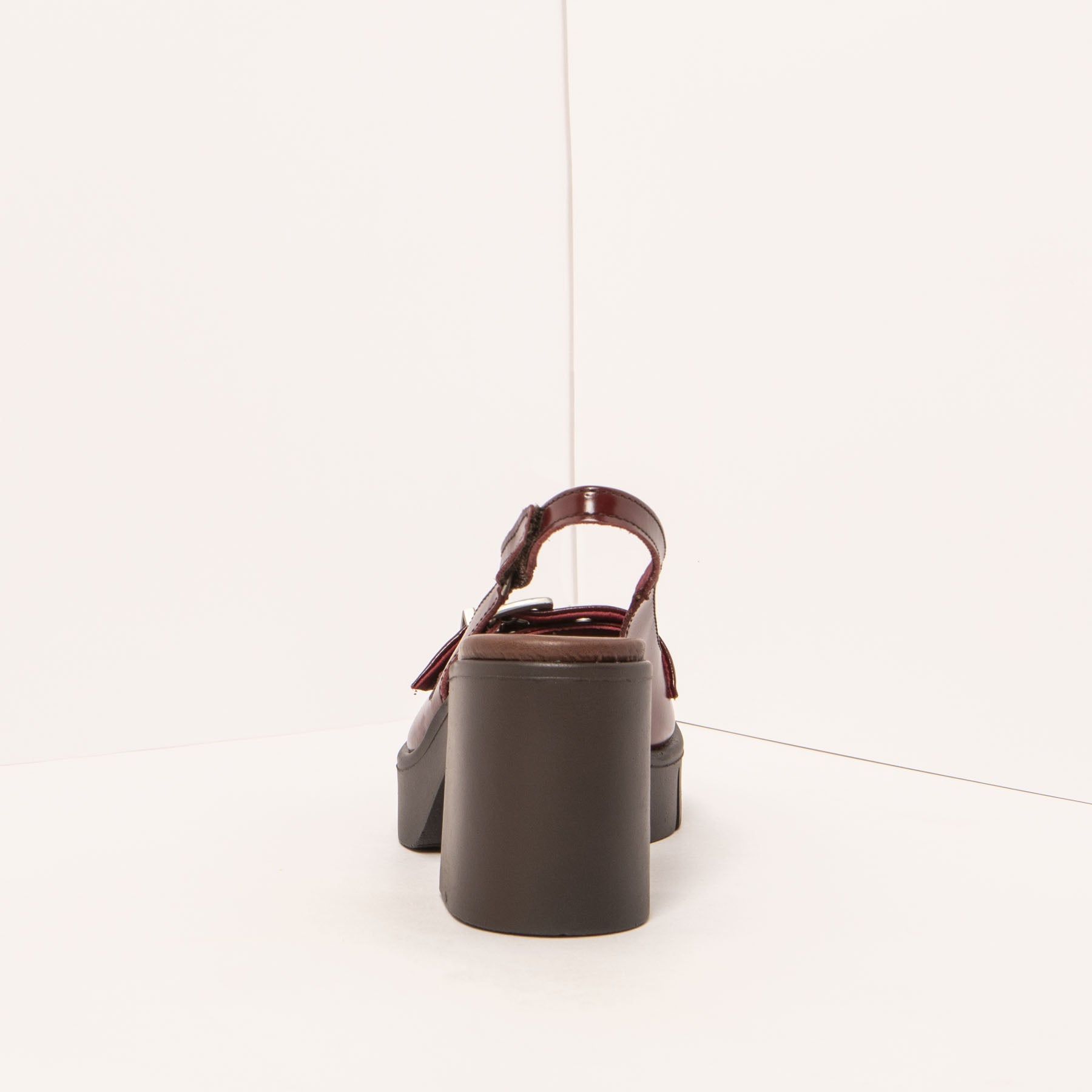 gid://shopify/Product/15693595672908_5