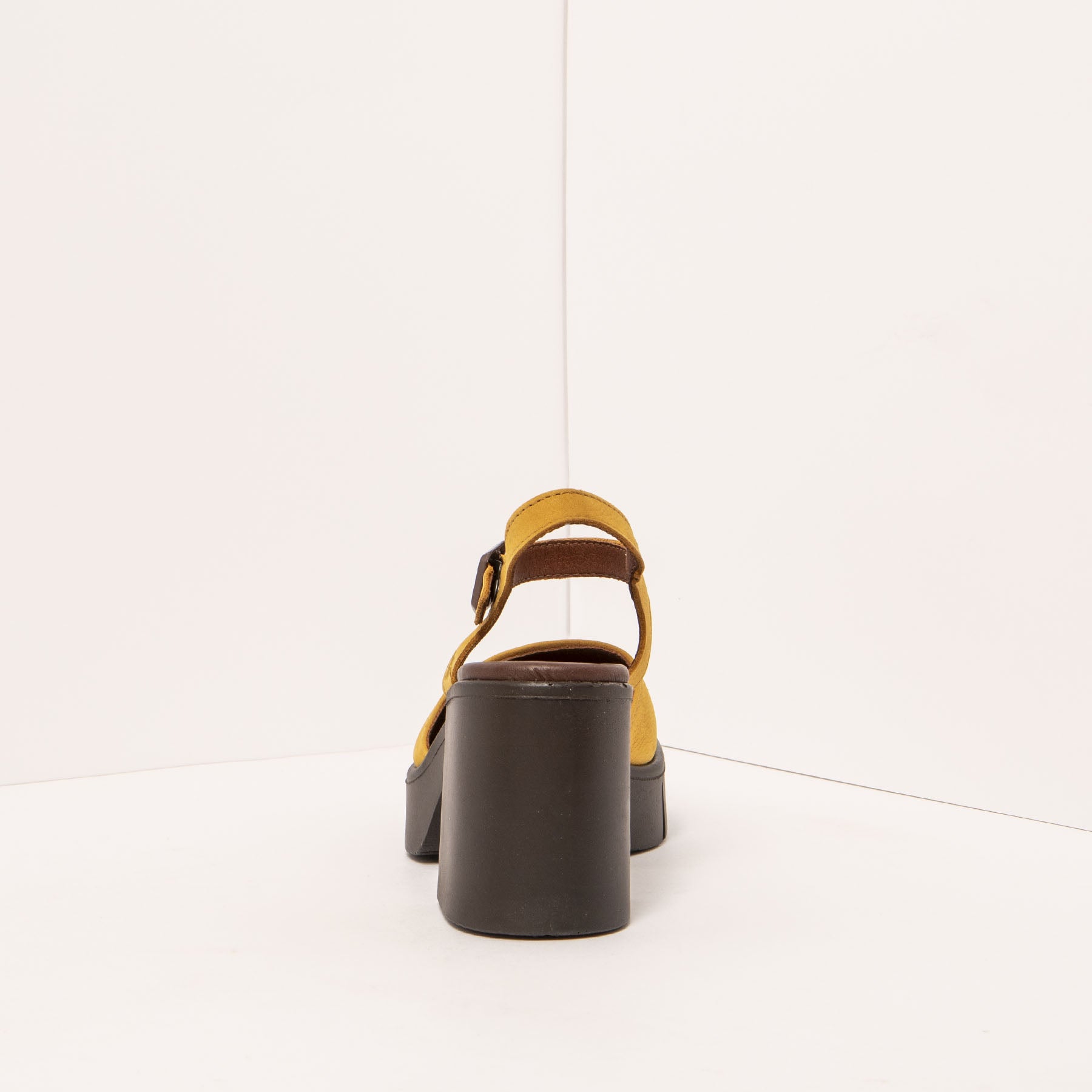 gid://shopify/Product/15693580665164_5