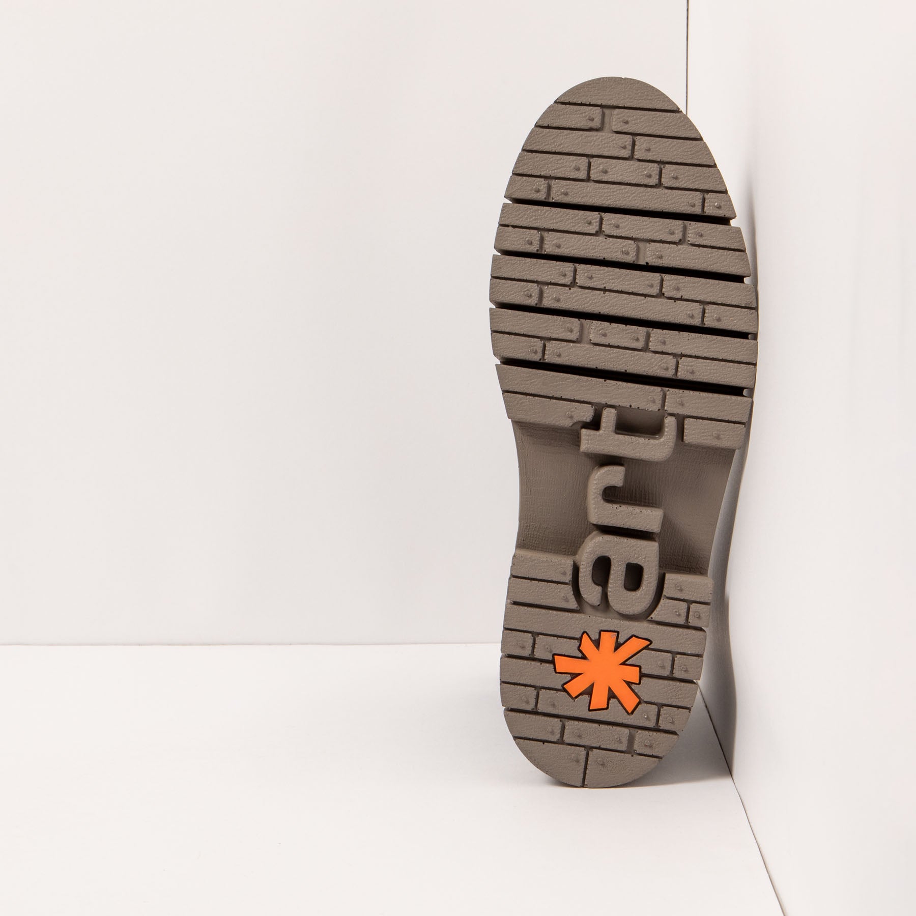 gid://shopify/Product/15694350188876_3