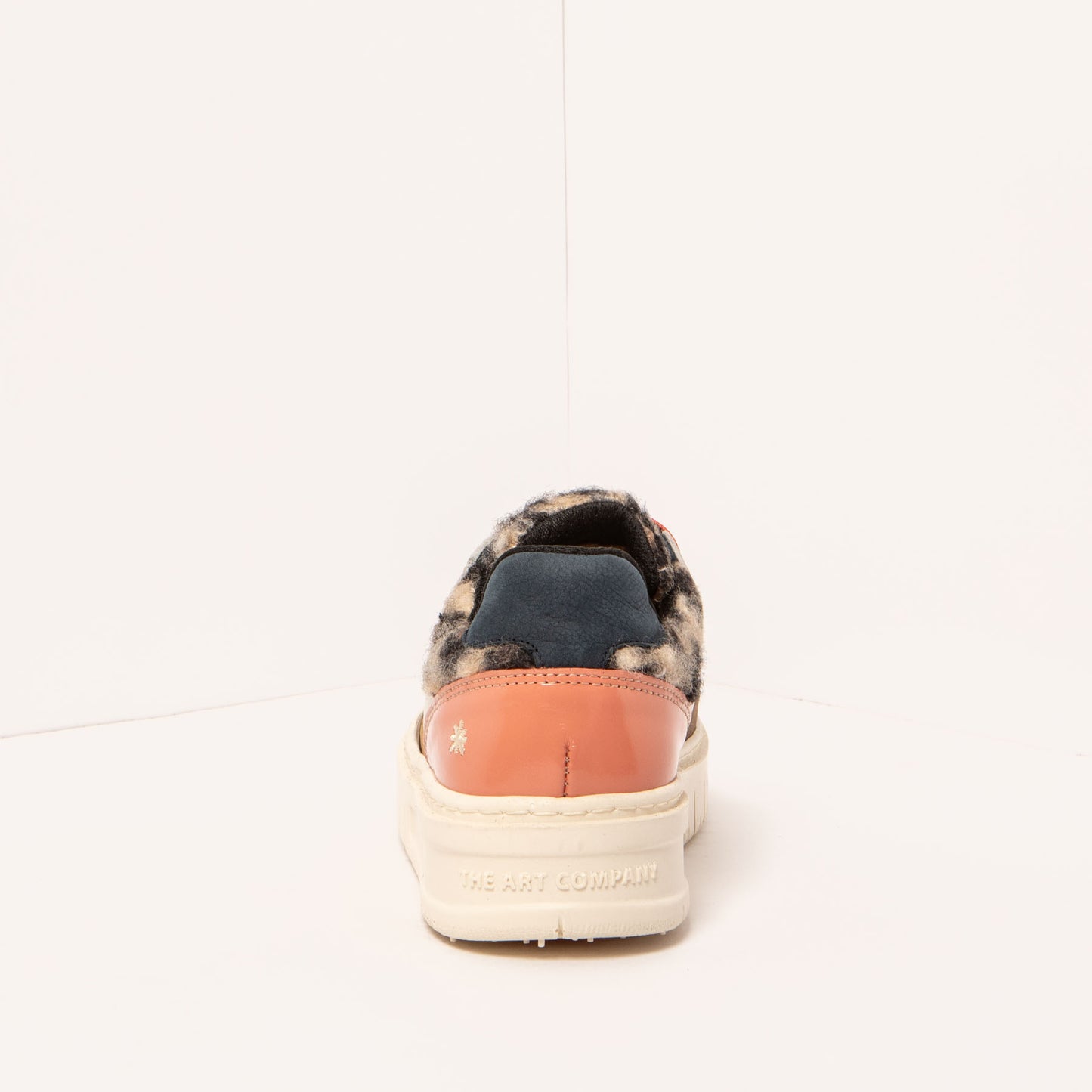 gid://shopify/Product/15694224949580_5