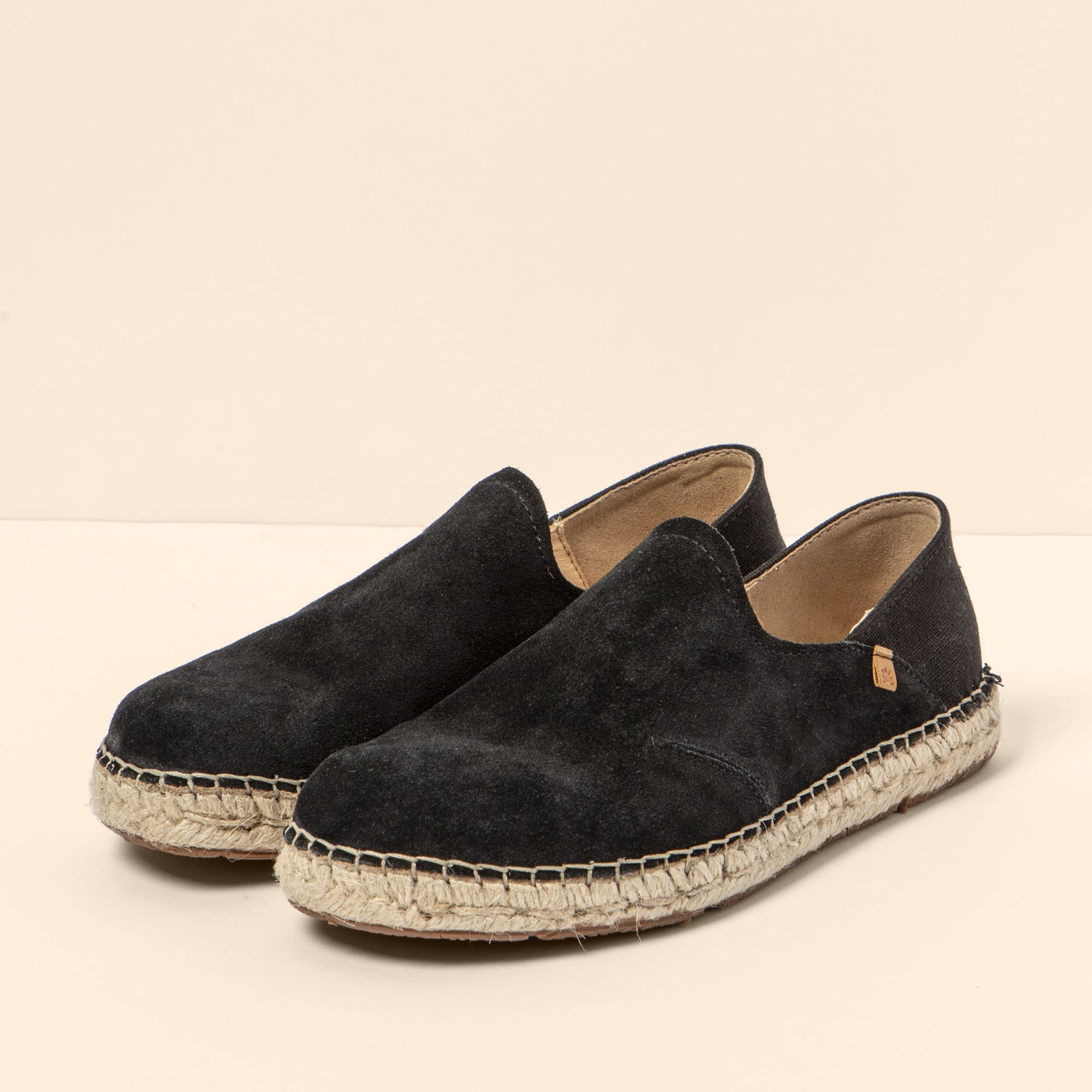 gid://shopify/Product/15700240662860_5