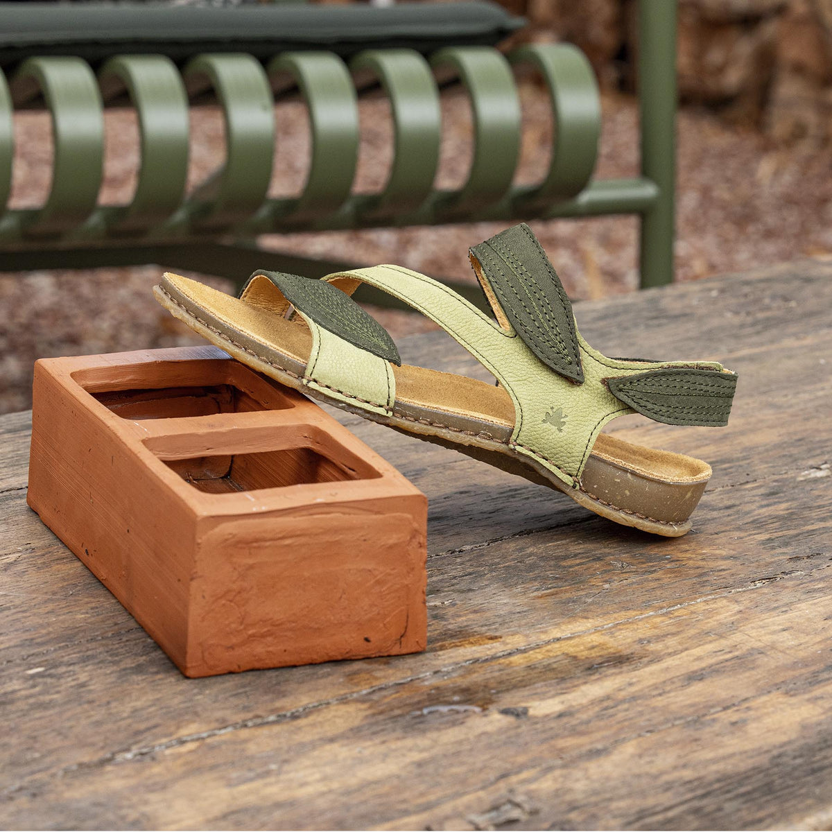 gid://shopify/Product/16124782117196_7