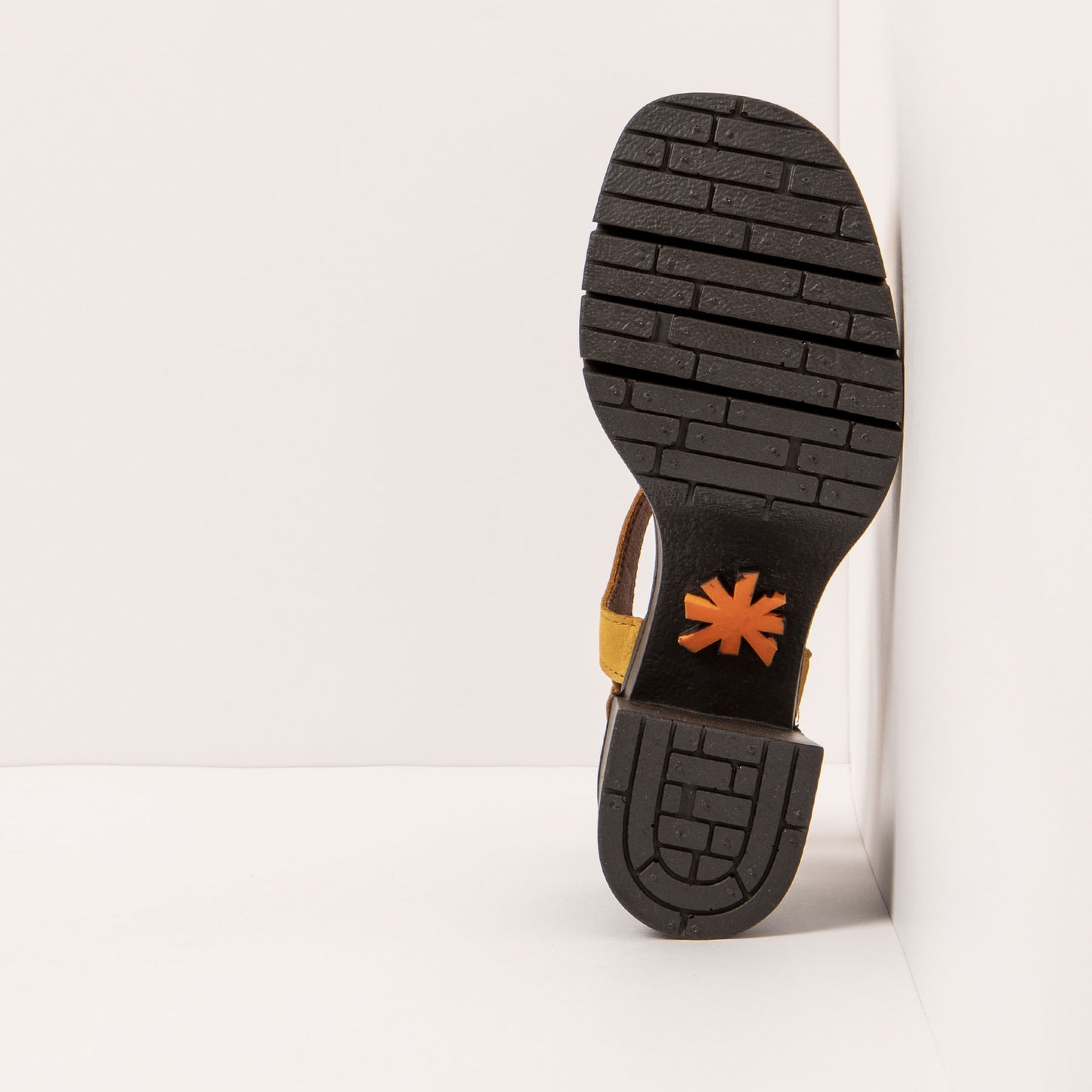 gid://shopify/Product/15693580665164_3