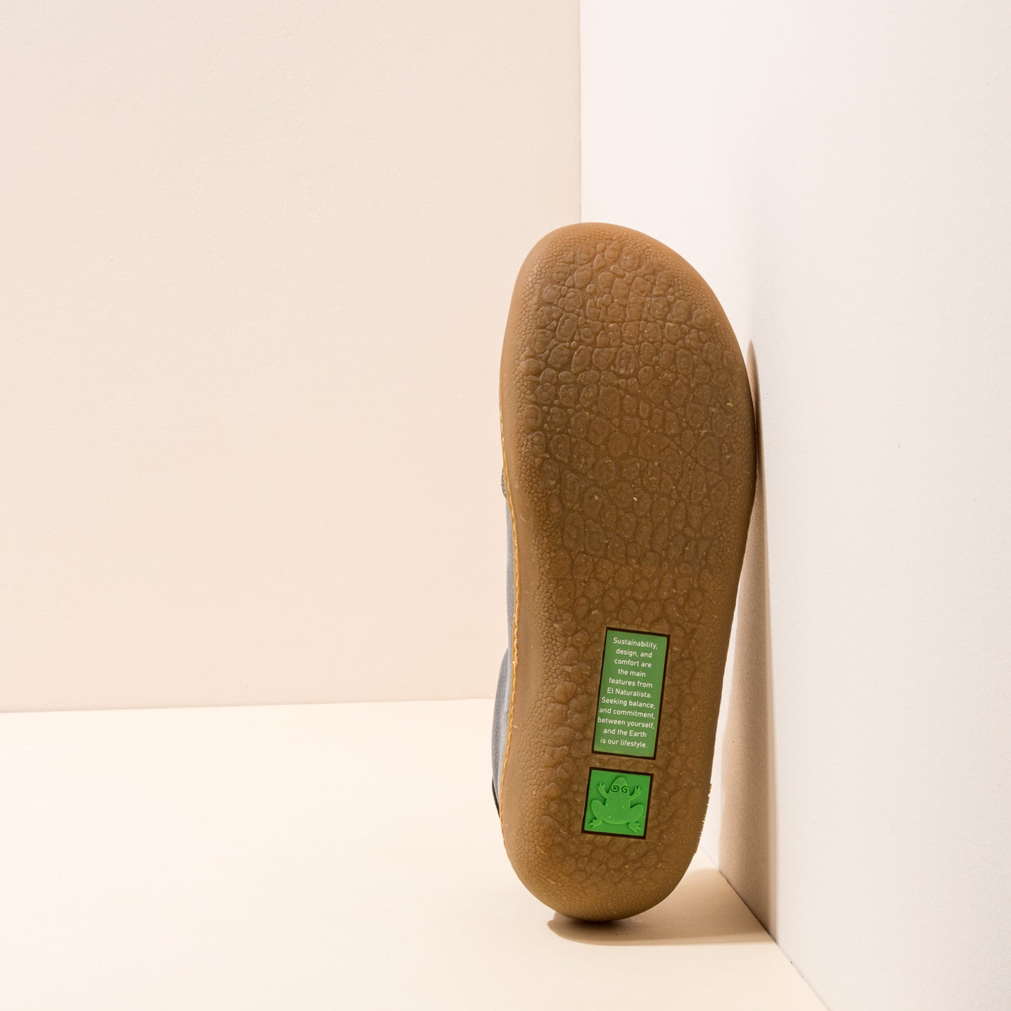gid://shopify/Product/15700054769996_3