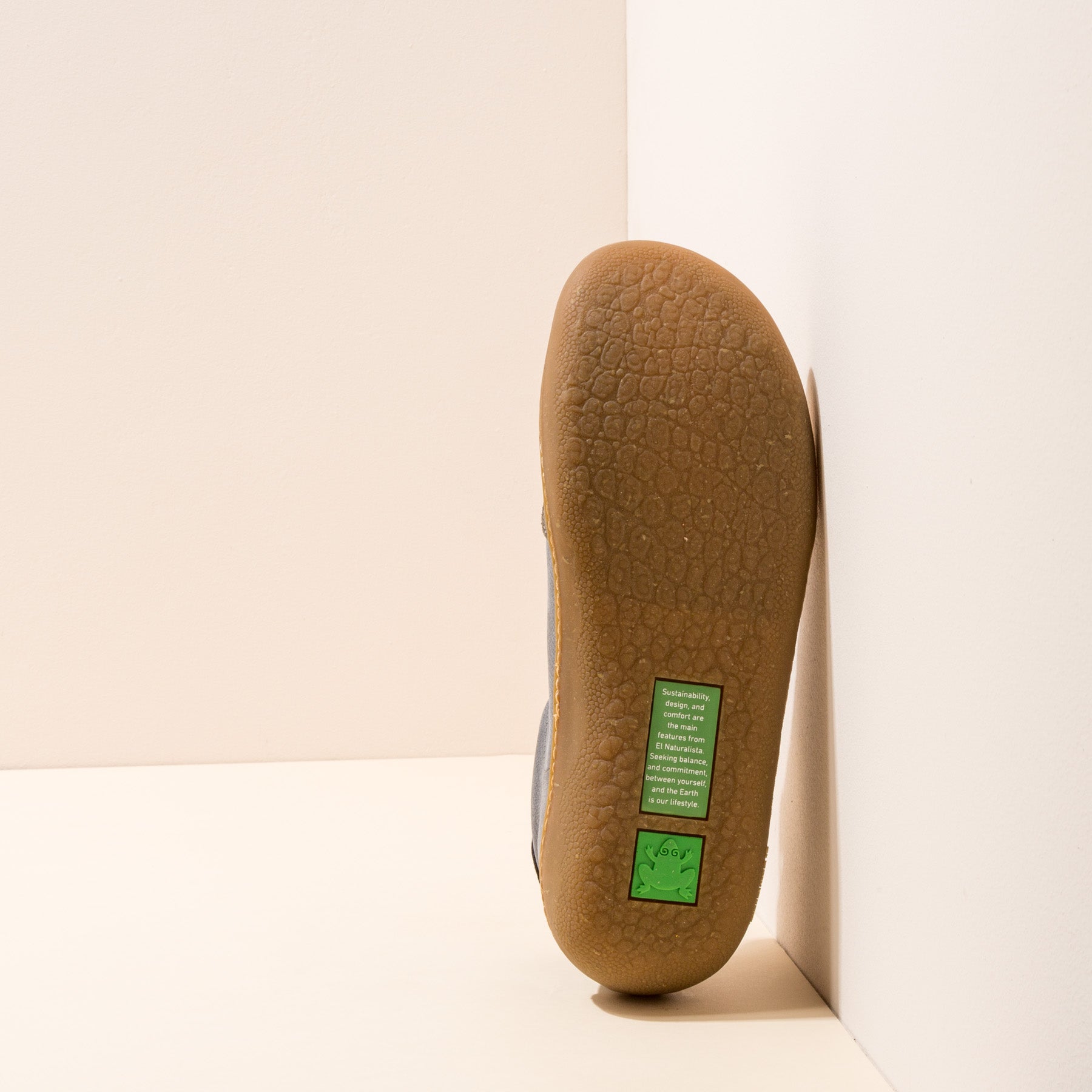 gid://shopify/Product/15700054769996_3