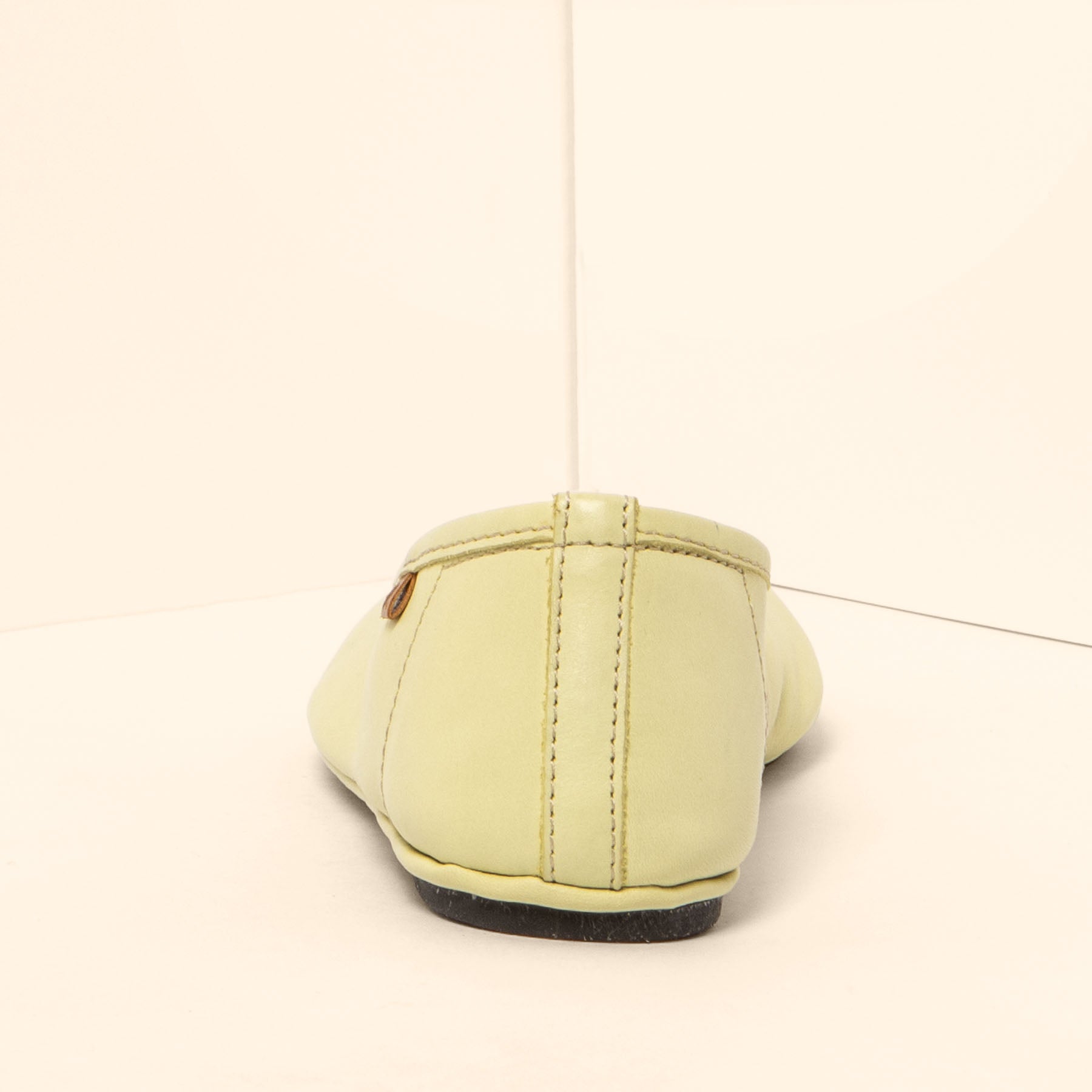 gid://shopify/Product/15700543897932_5