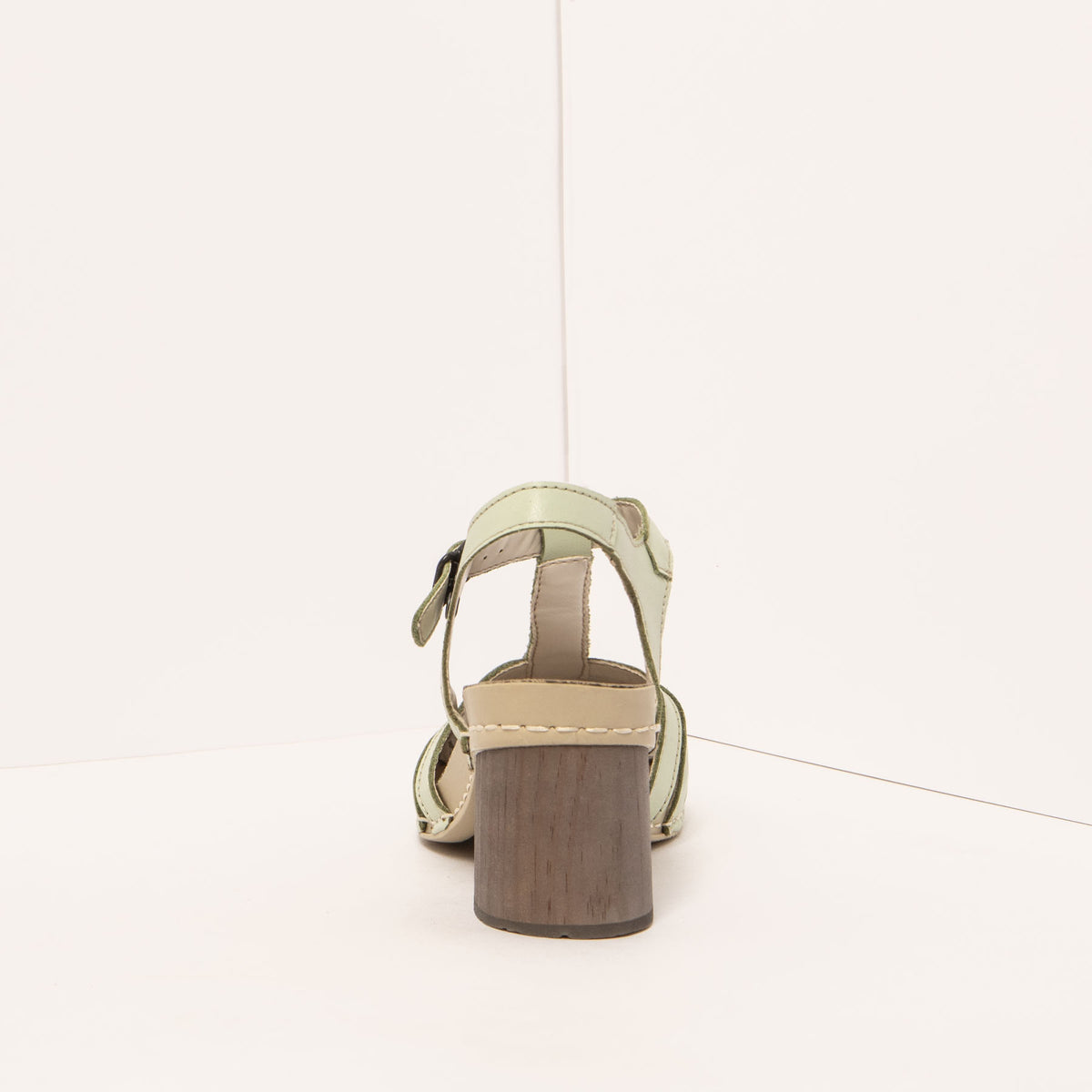 gid://shopify/Product/16172077285708_5