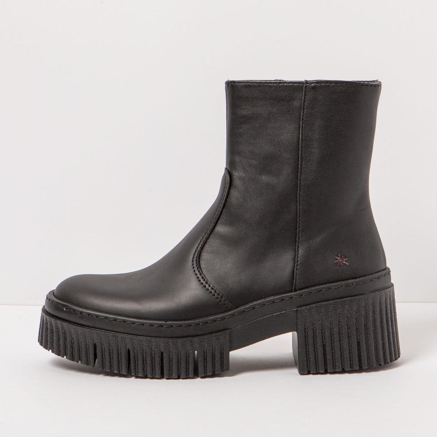 gid://shopify/Product/15785705603404_4