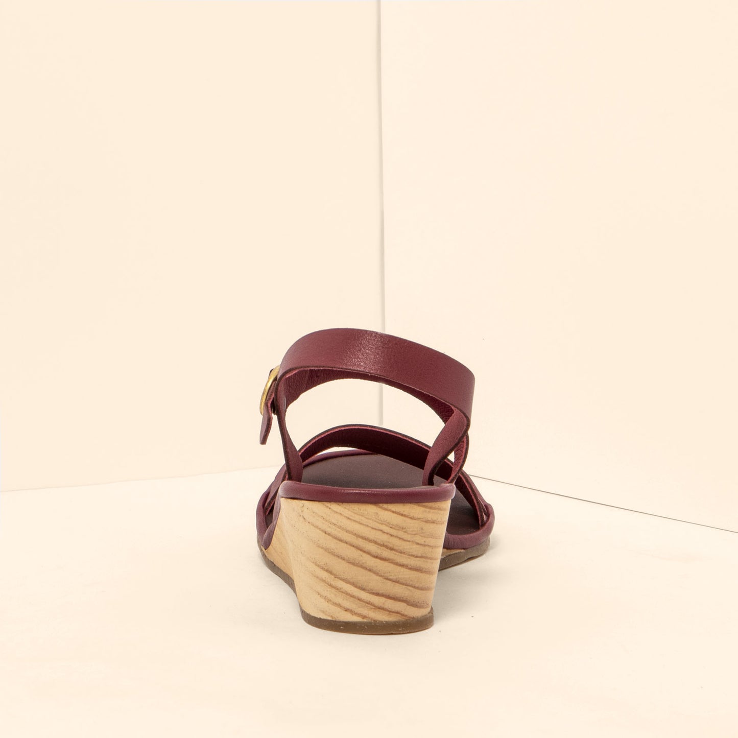 gid://shopify/Product/15700718780748_5